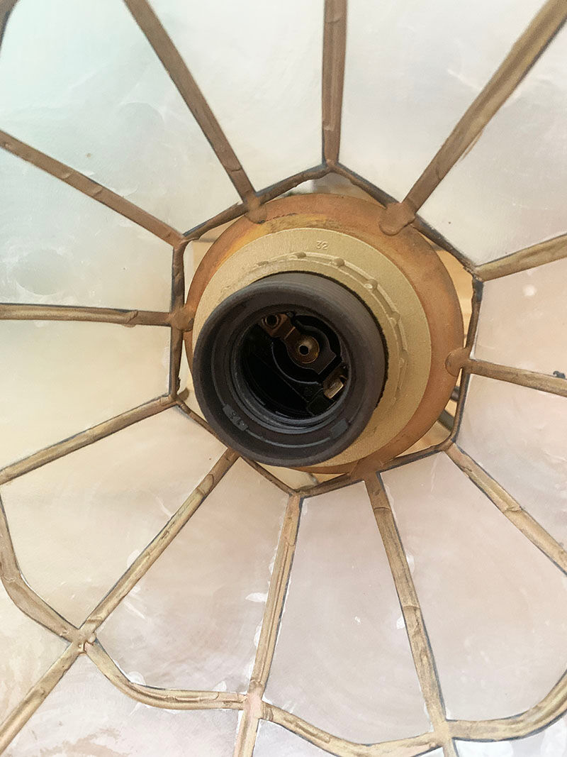 Mother-of-pearl and brass suspension