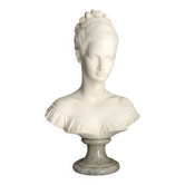 Bust statue of Manon Lescaut in alabaster with a green marble base, signed Giannelli.