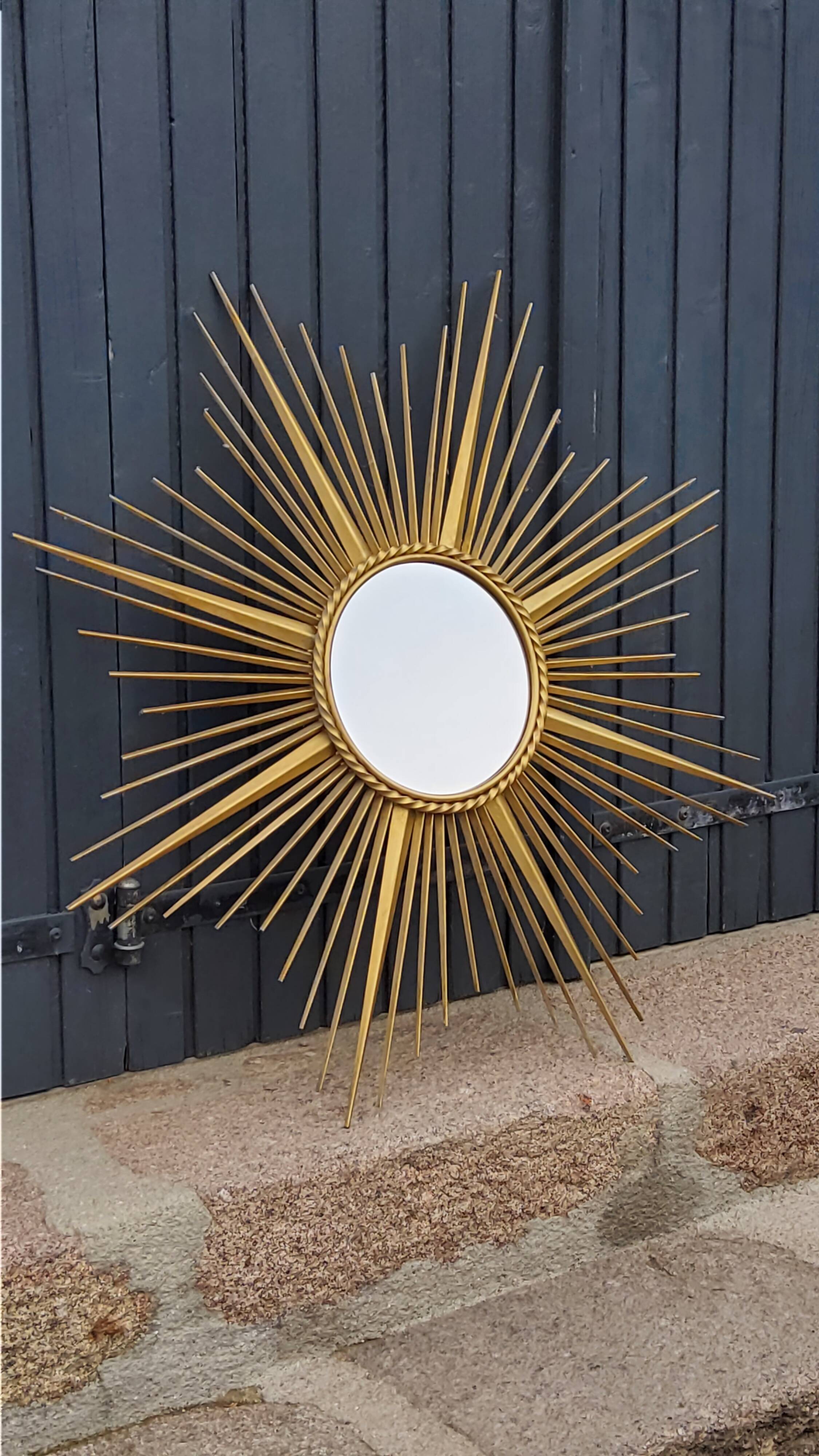 Miroir soleil Chaty Vallauris en métal doré