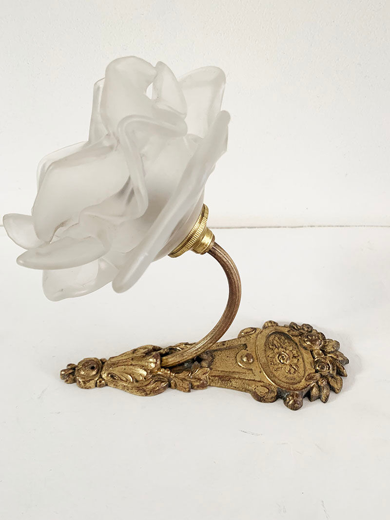 Tulip and brass applique