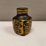 Small ceramic vase, designed by Nils Thorsson for Aluminia/Royal Copenhagen in the 1950-60s.