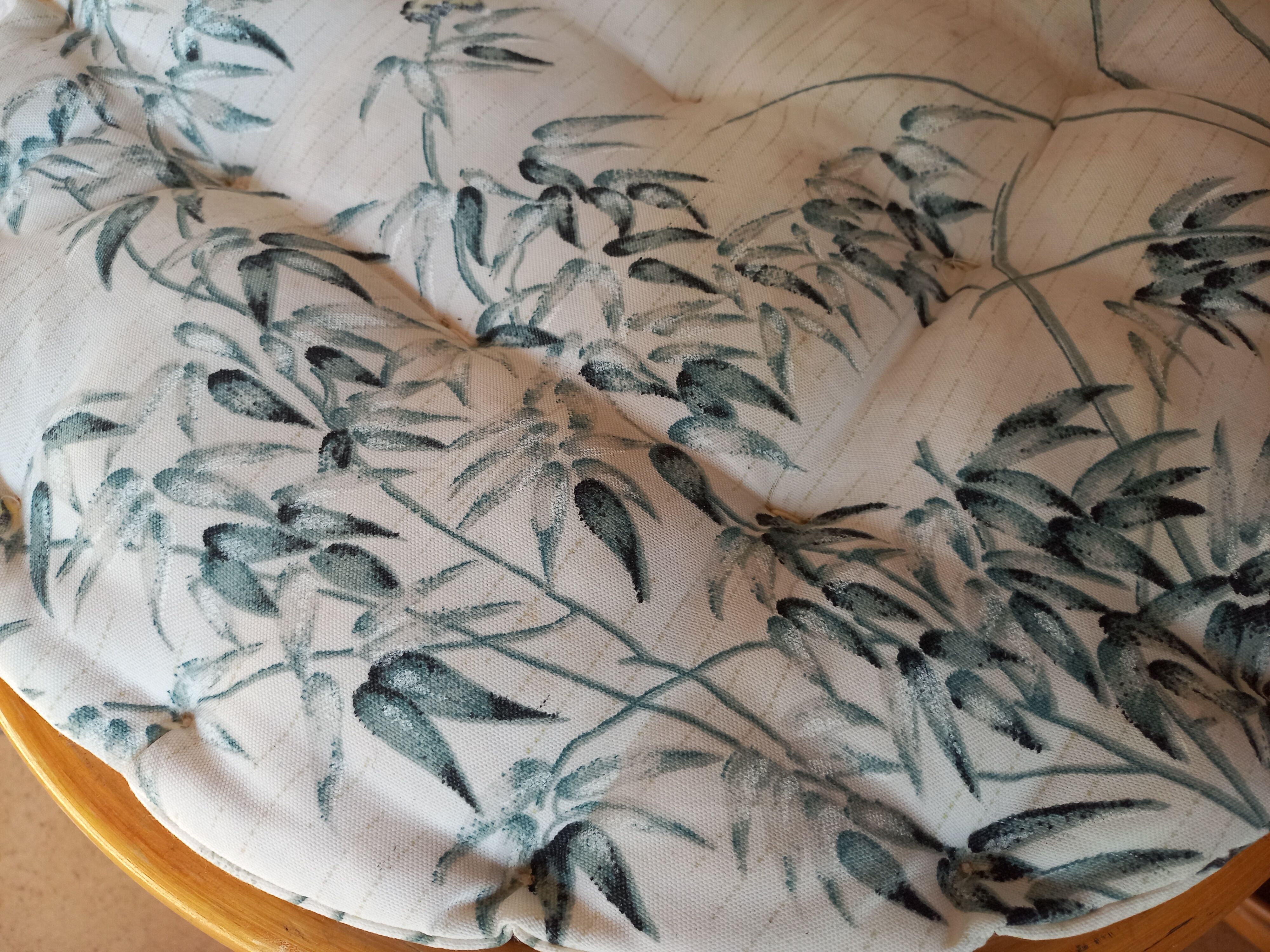 2 poufs en rotin vintage des années 70-80