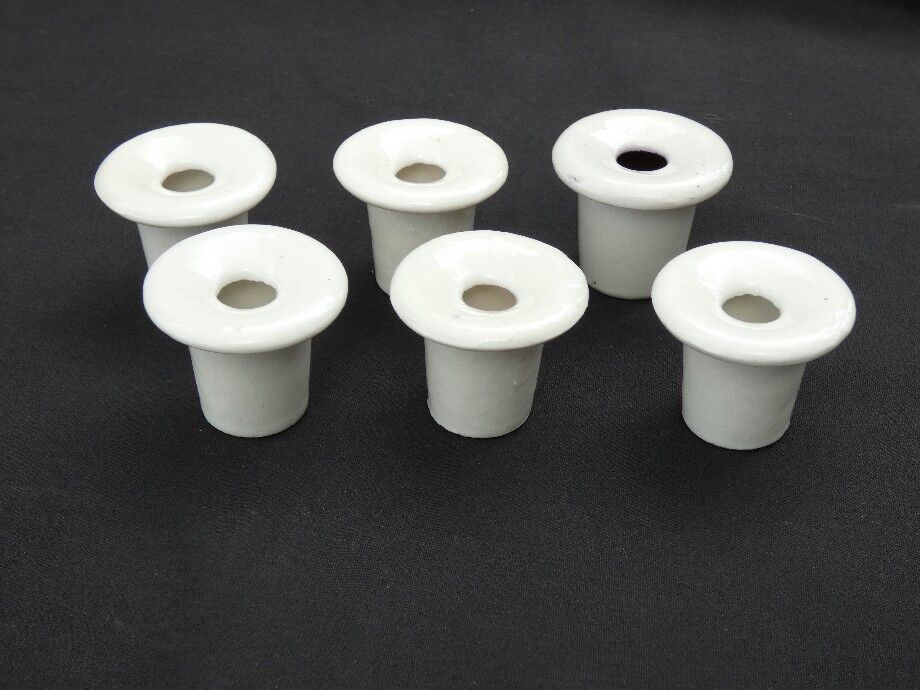 Porcelain inkwell with thick crown and curved bottom