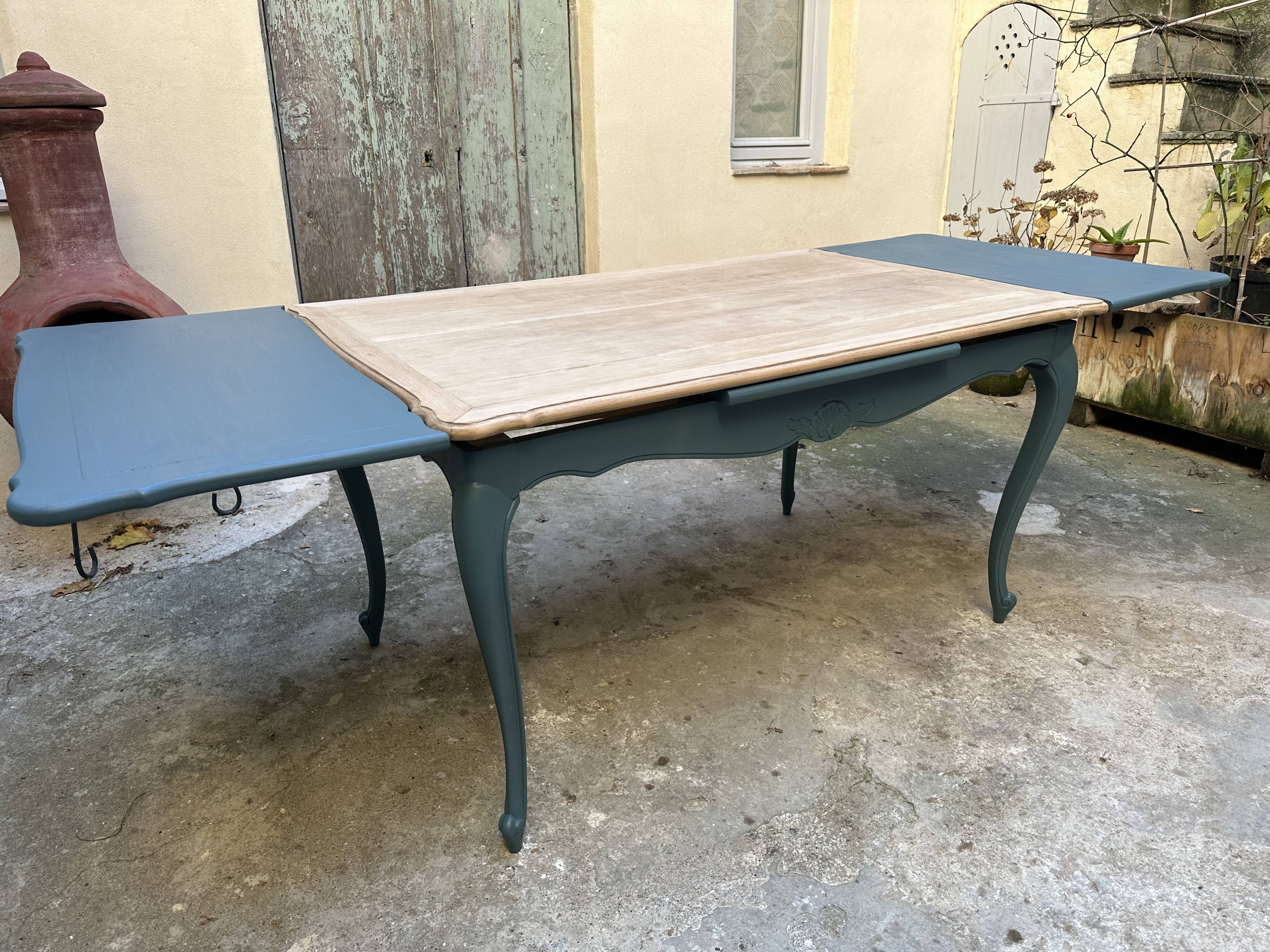 Old table, Italian-style extensions