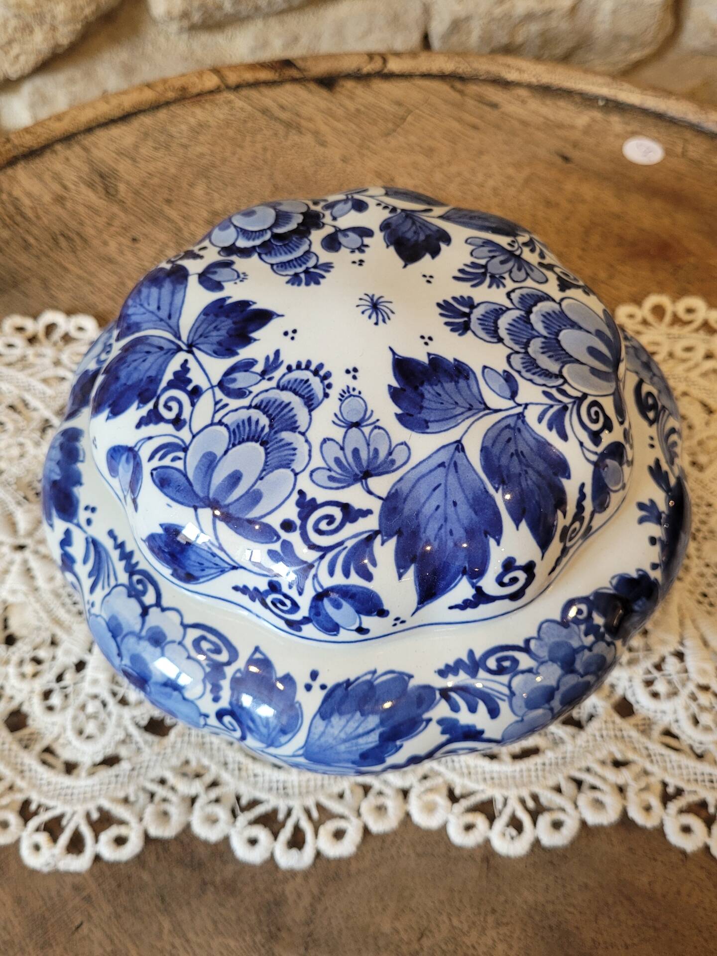 Delft blue and white earthenware bonbonnière with lid – Decor f