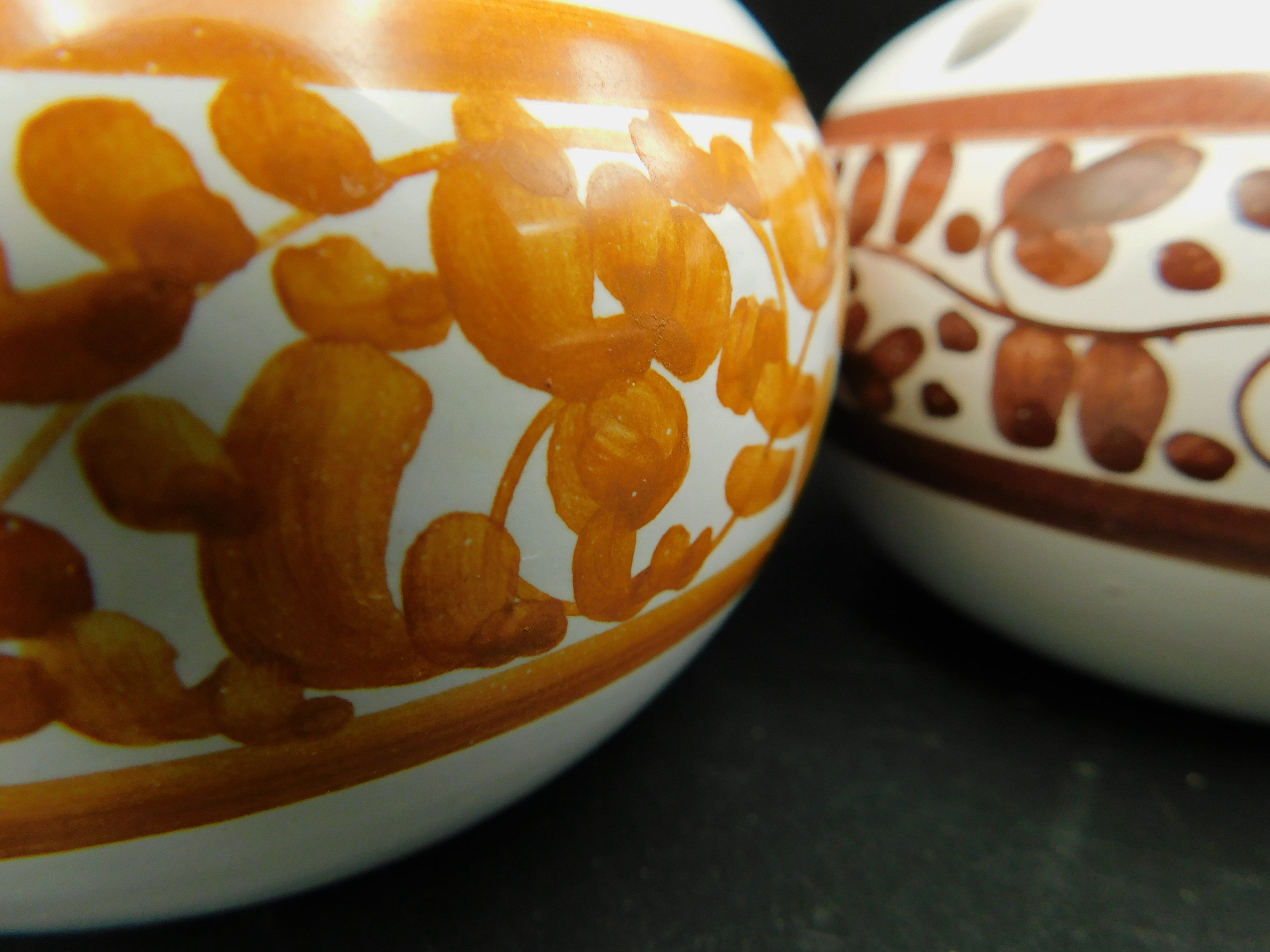 Tandem de vases pique-fleurs en céramique italienne