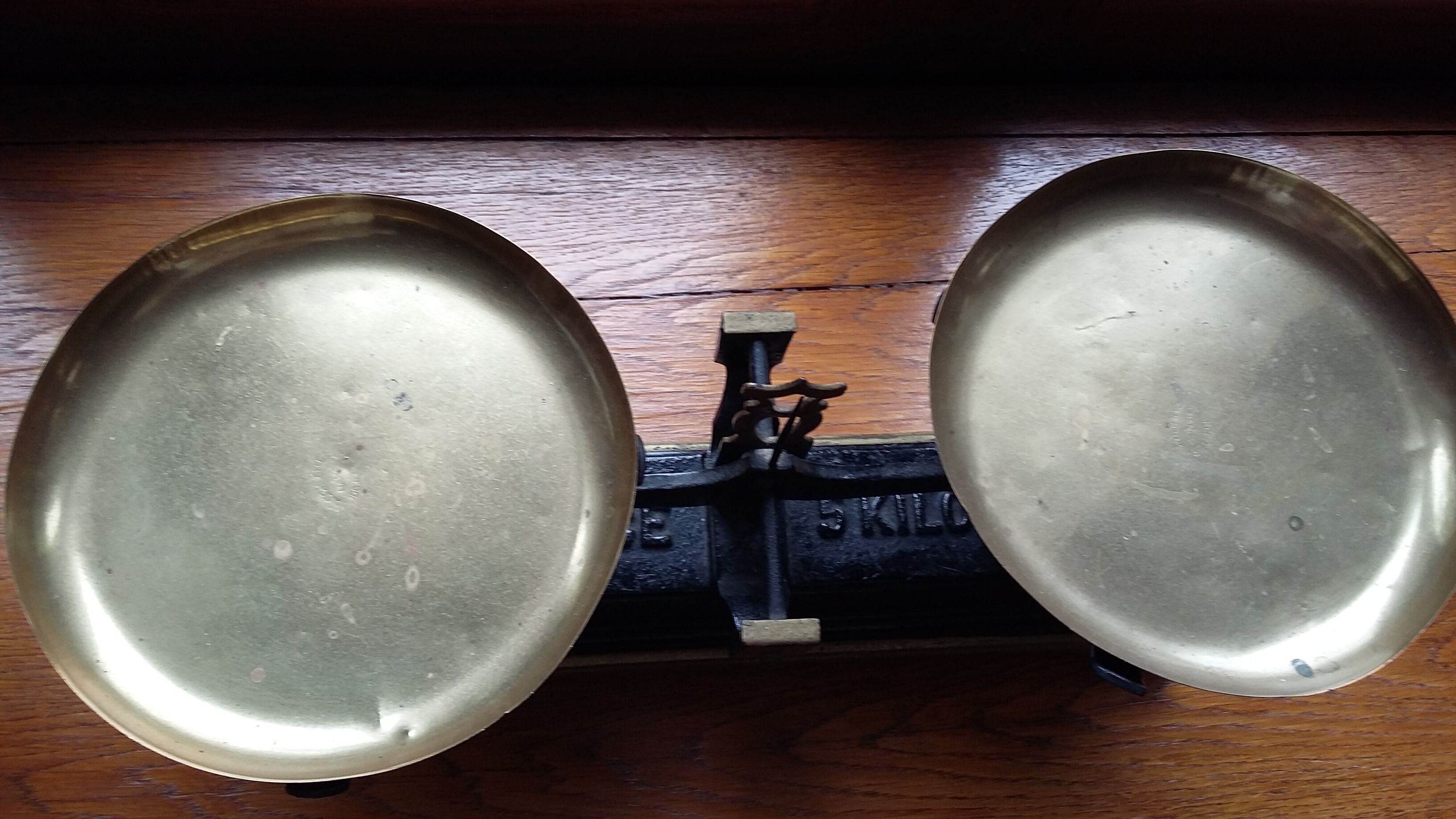 Old scale, 5 kg force