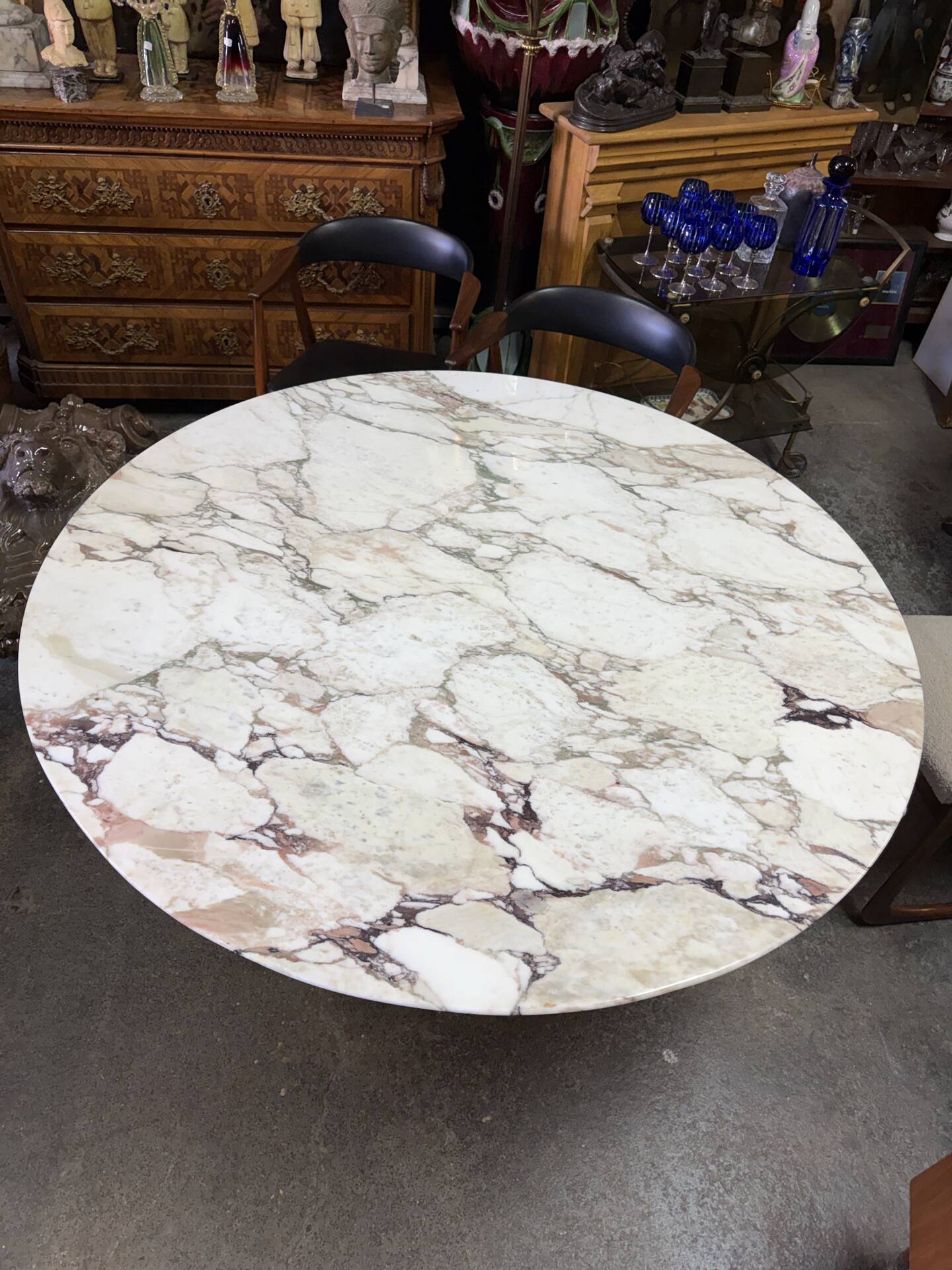 Table knoll eero saarinen modèle tulipe en marbre 137 cm