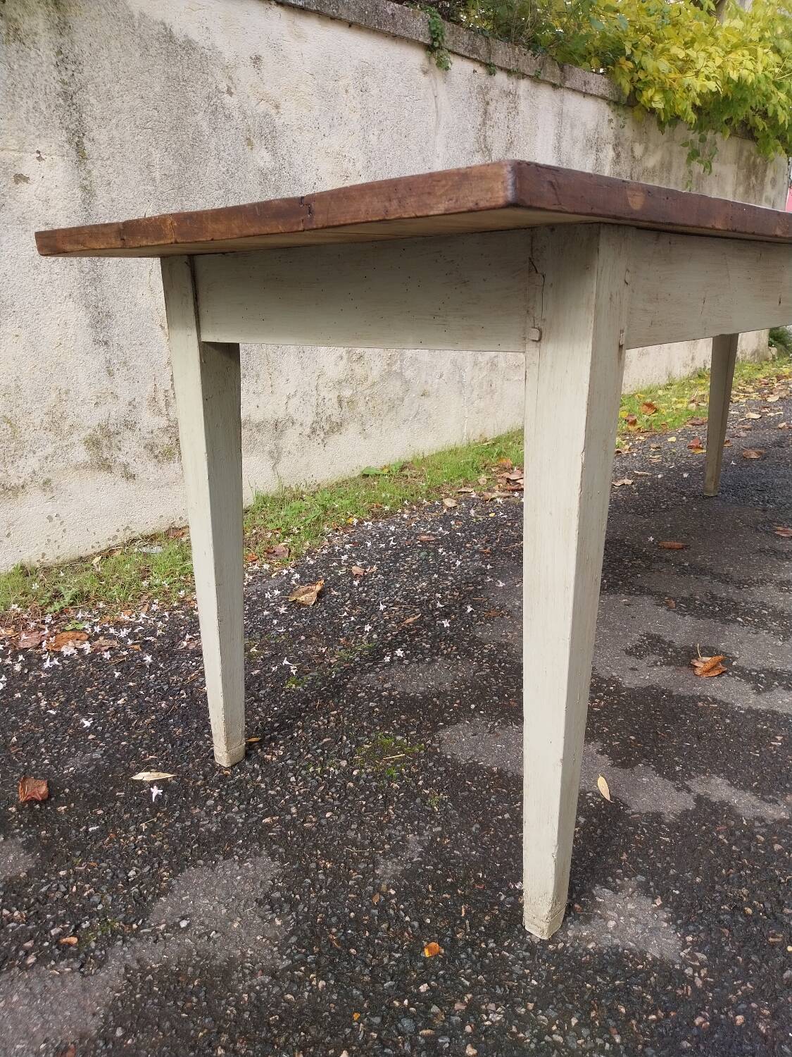 Farm table