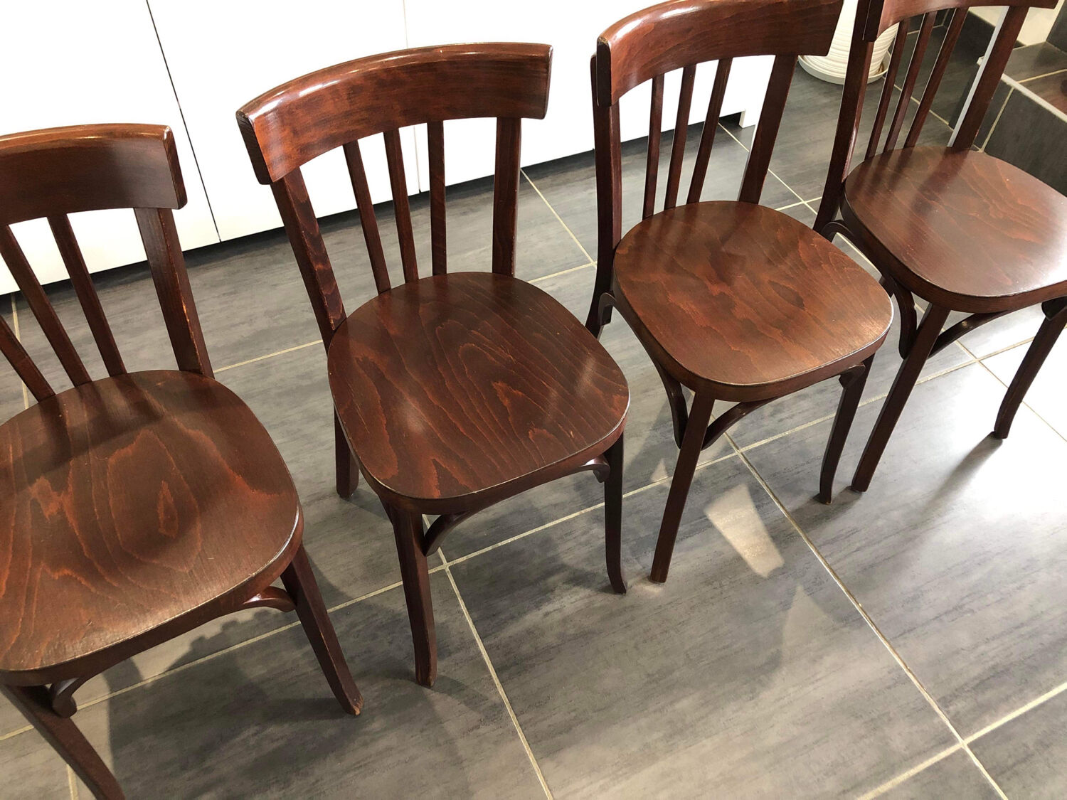 Suite de 4 chaises de bistrot Baumann vintage