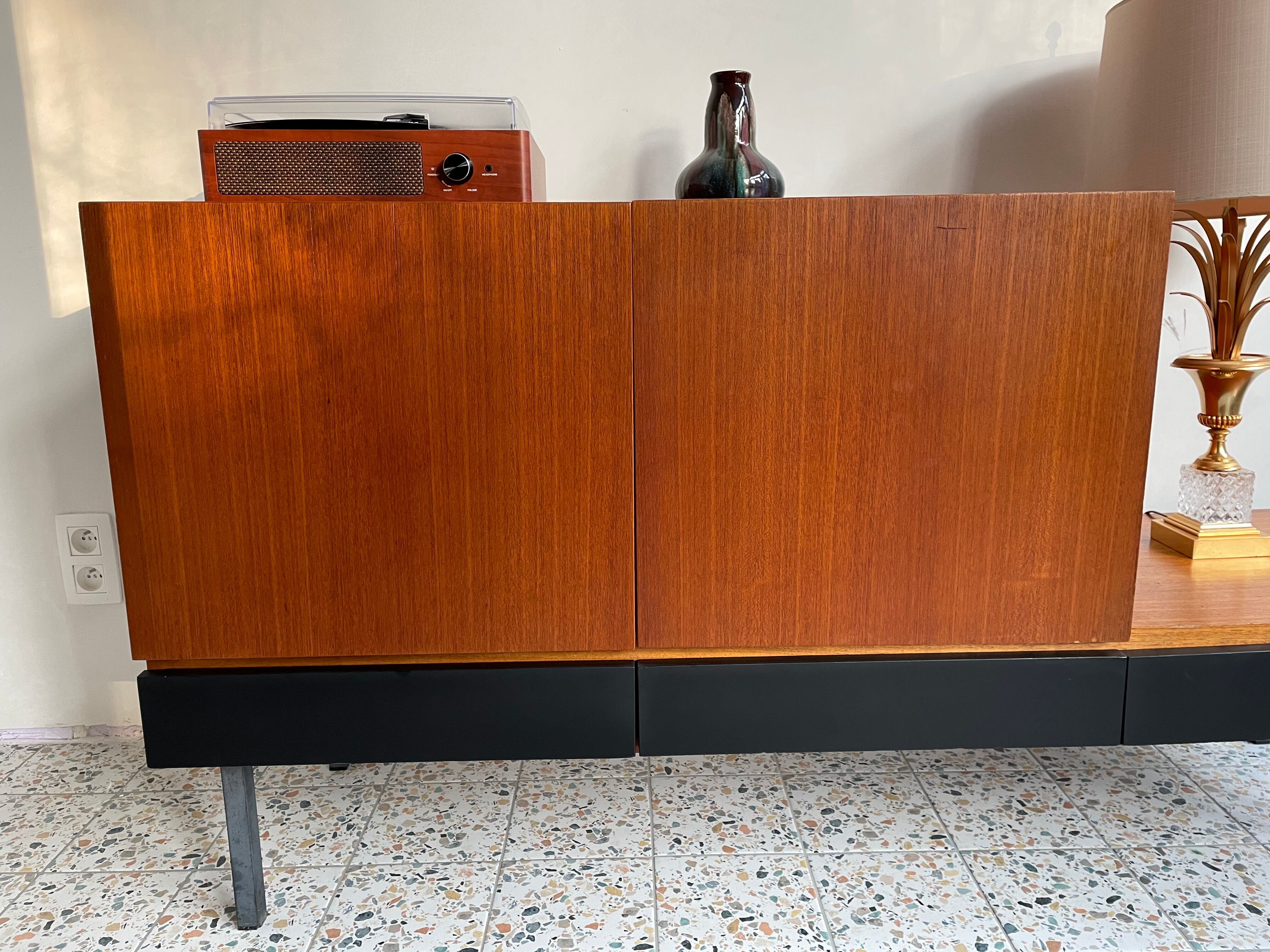 Asymmetrical vintage teak row