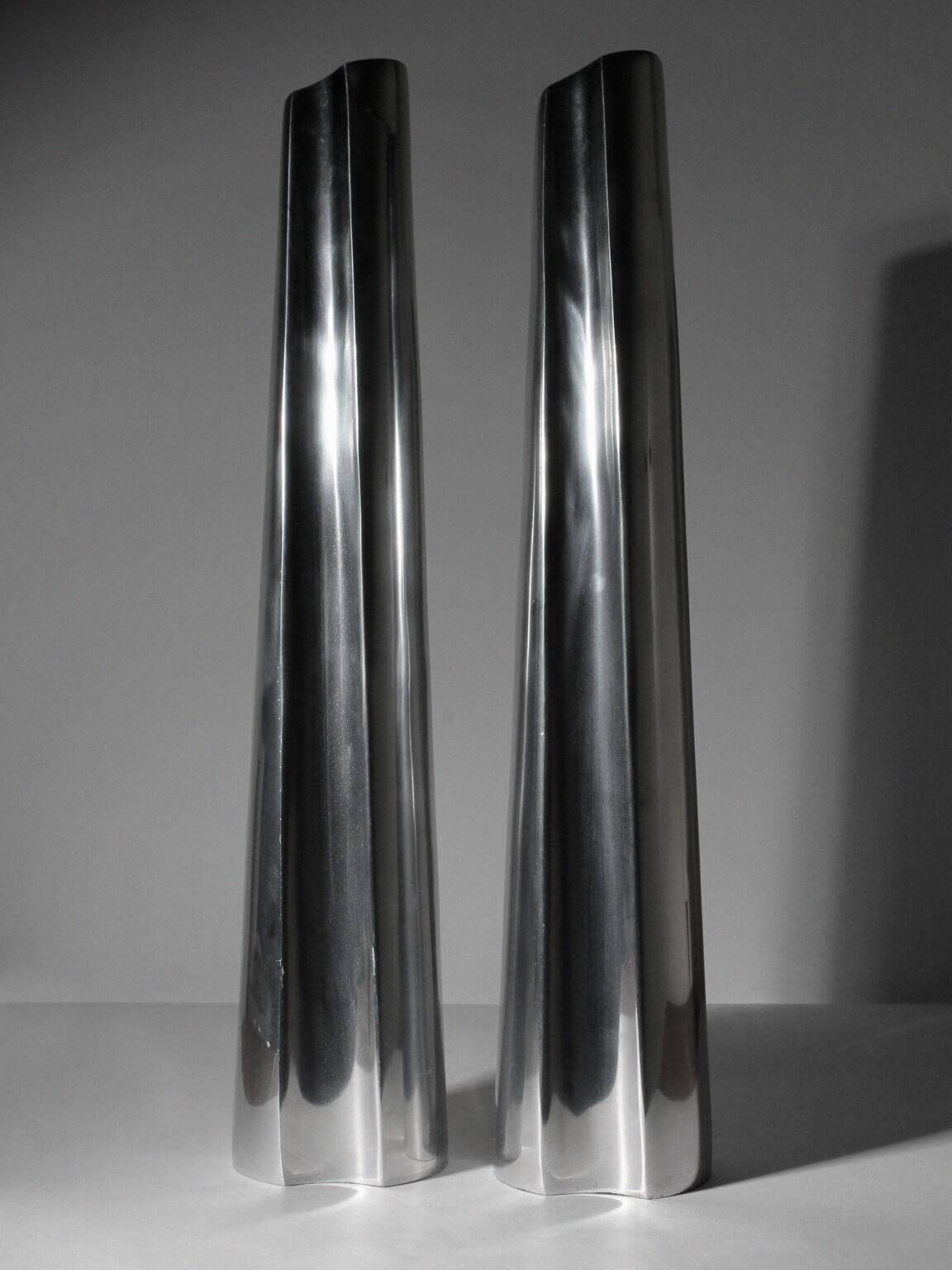 Ensemble de vases extra hauts en aluminium contemporain