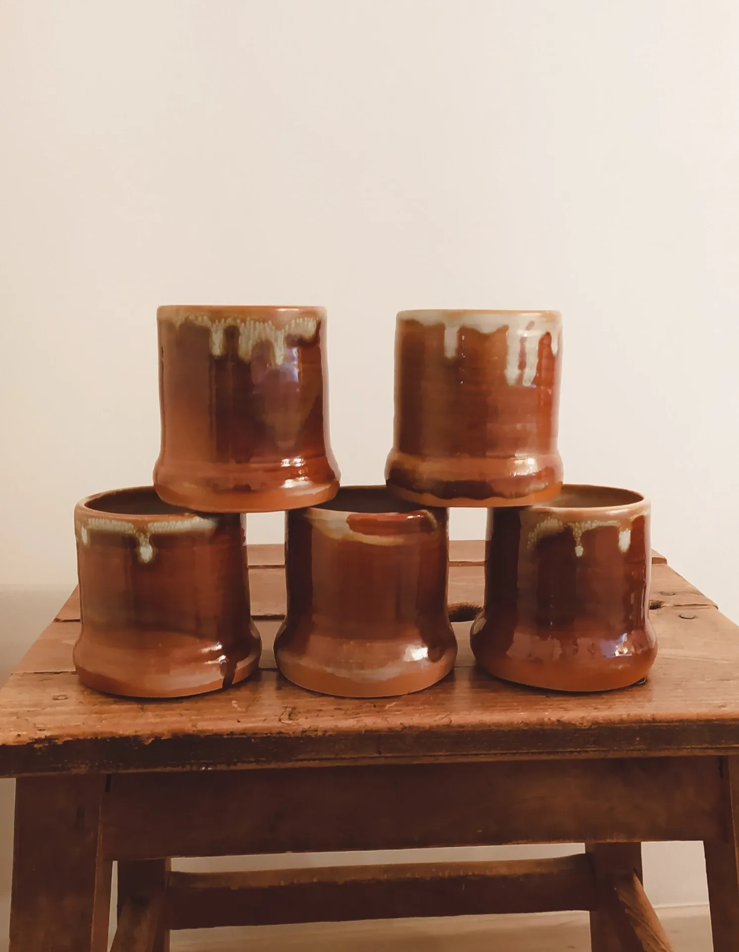 Lot de 5 tasses gobelets • A. Bugnon 