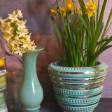 Ceramic pot cover in Art-Deco slurry