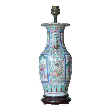 Pied de lampe de table en porcelaine de Canton, décor polychrome, Chine