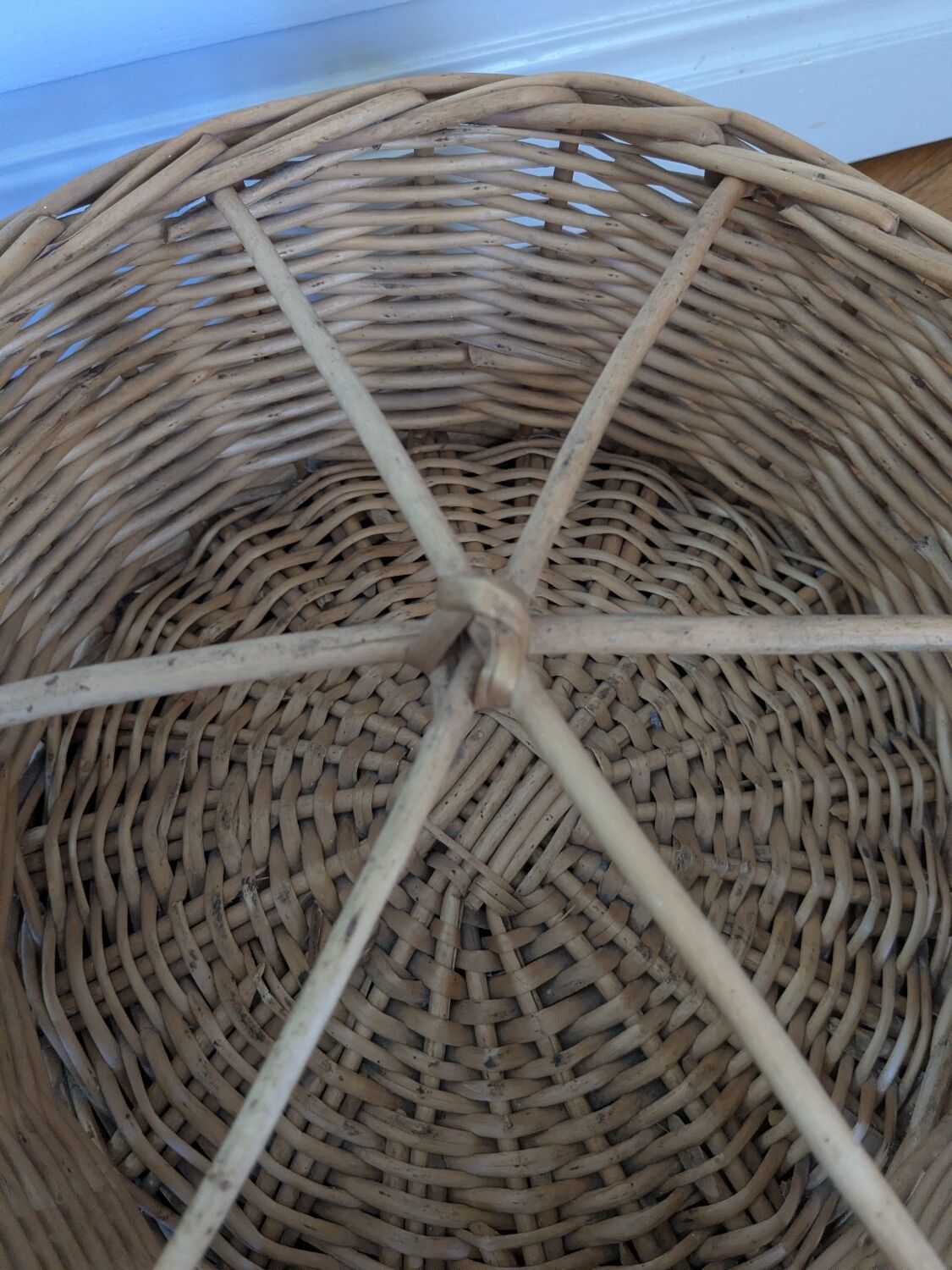 Wicker bottle basket