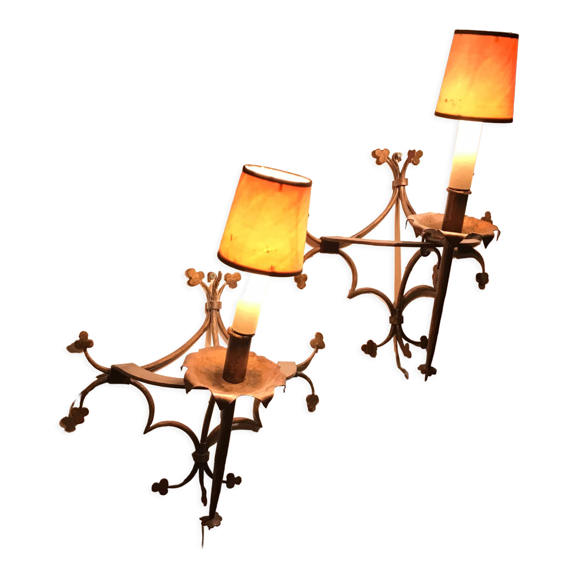 Pair of gilded metal sconces decorated with clovers.