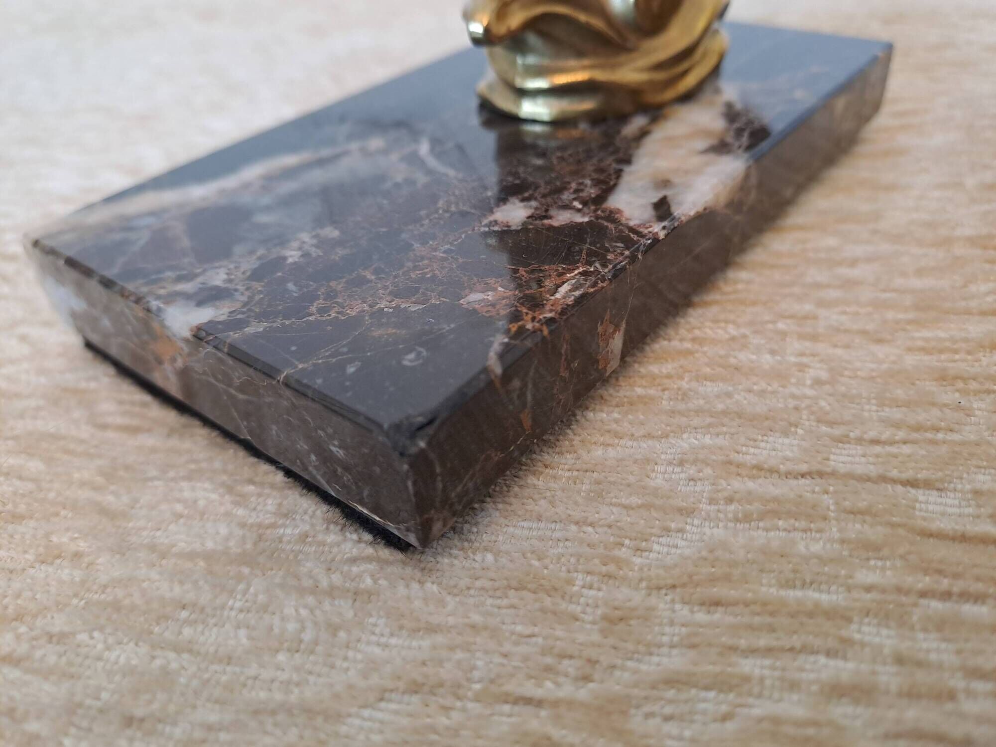 Pair of golden bird bookends on veined marble – Mid-Century vintage