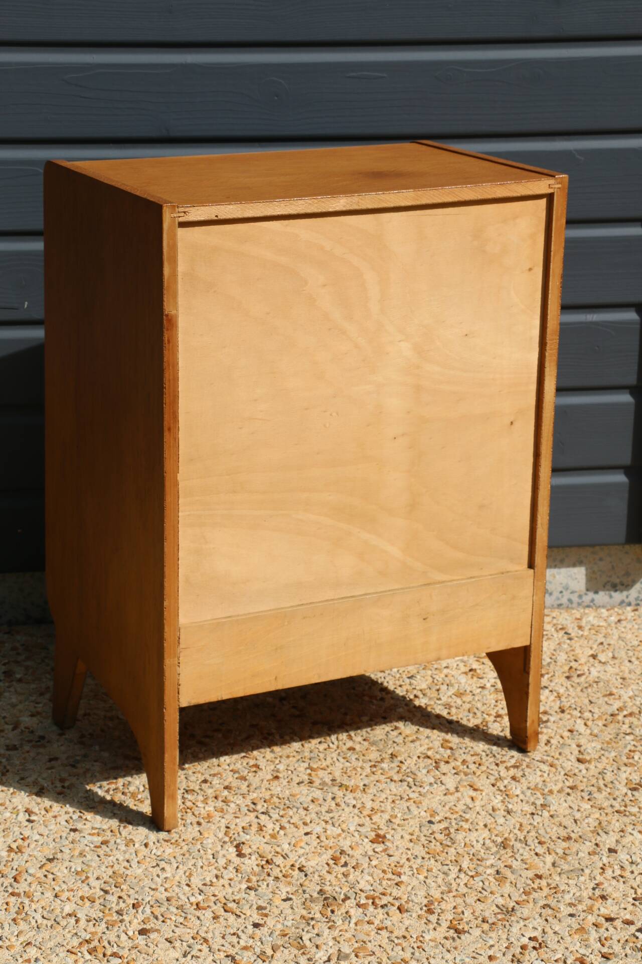 Furniture with 1 door and 1 drawer in light oak.