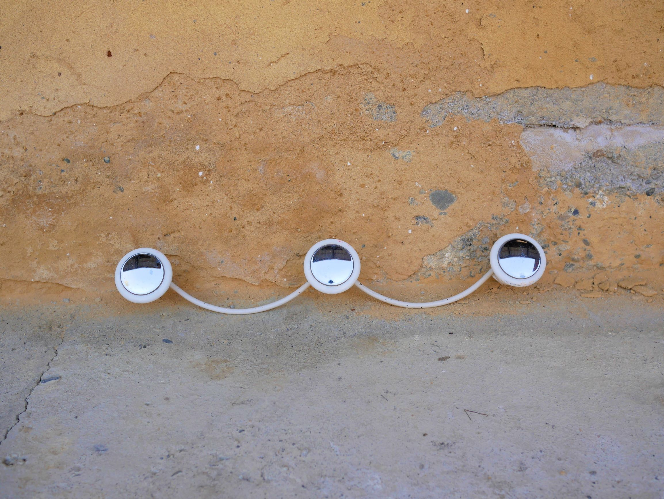 Vintage peg 3 hooks in white metal and bakelite