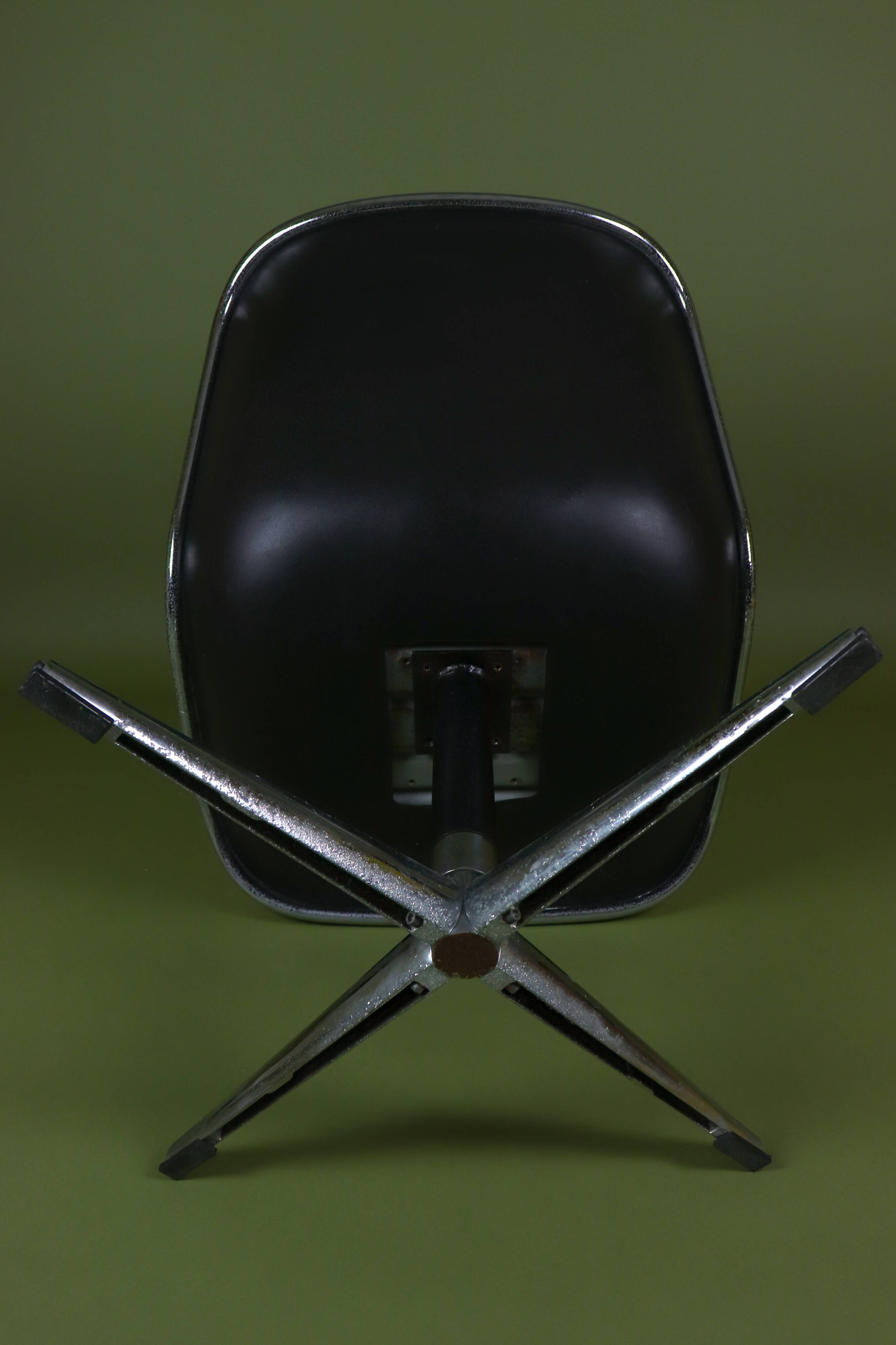 Executive Chair Charles Pollock Knoll first edition 1965
