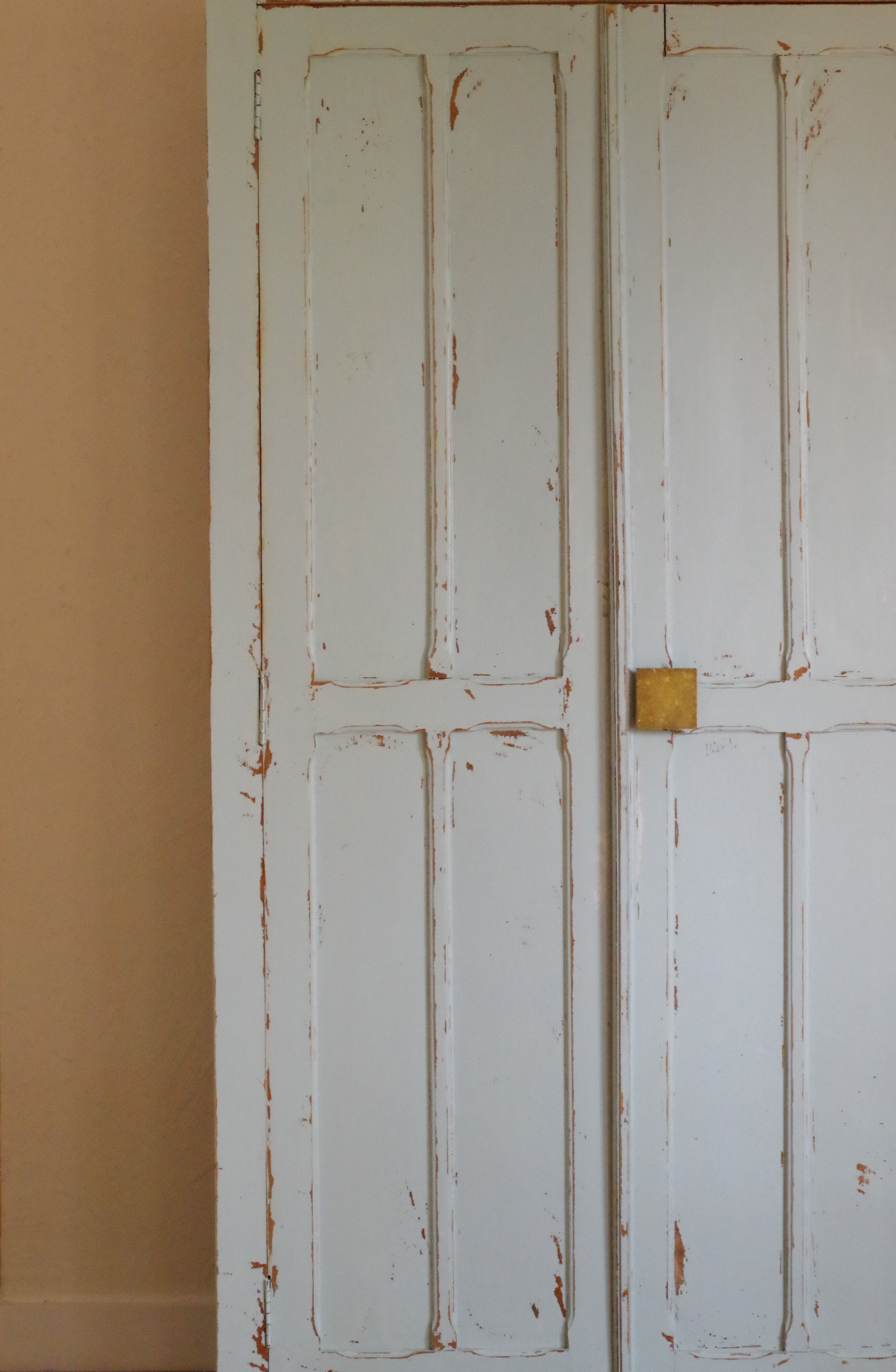 Parisian wardrobe colors soft blue patinated