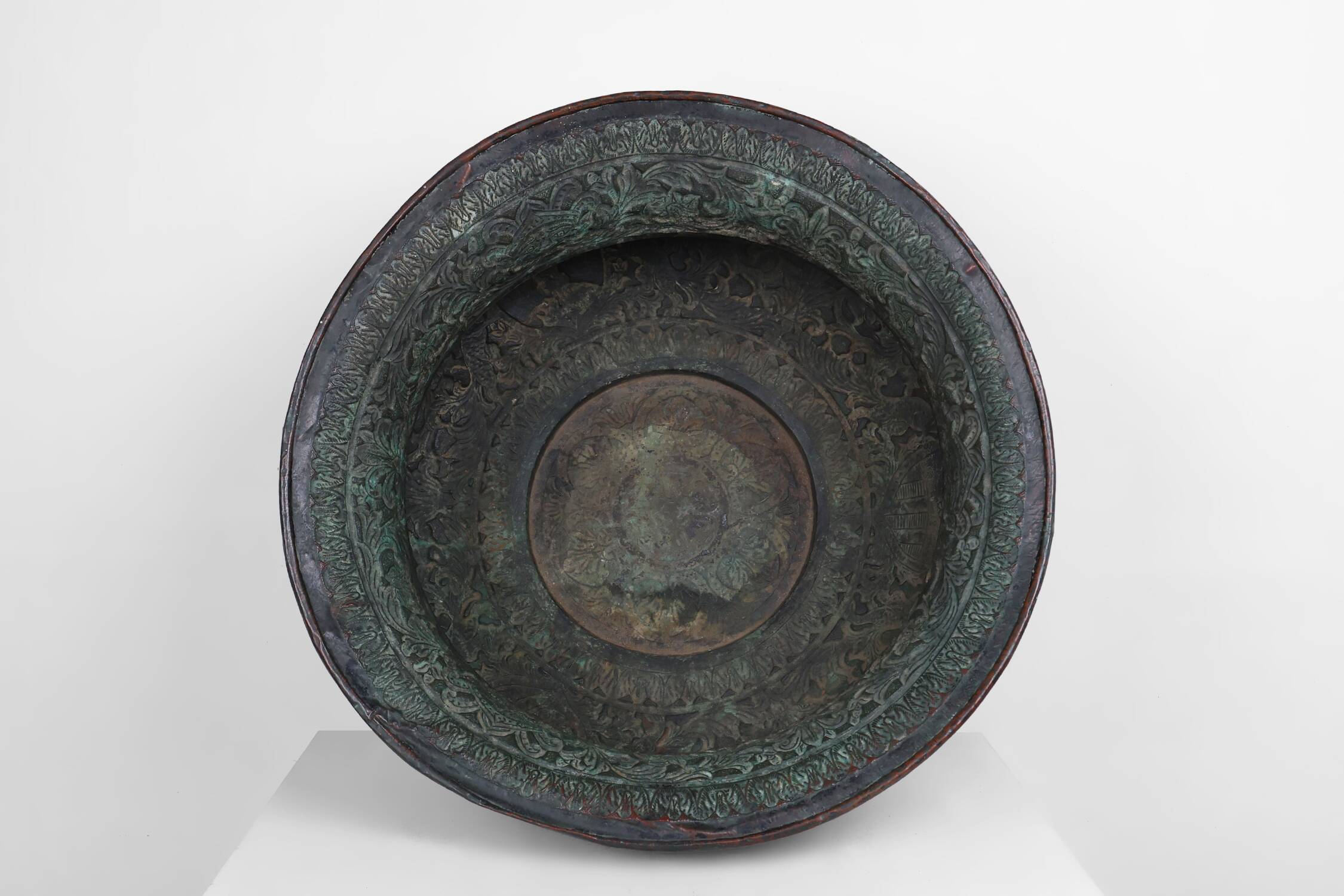 Cache-pot rond ottoman antique en cuivre gravé, vers 1850