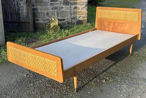 Lit une place vintage bois et cannage, pieds compas – sommier 80 × 190 cm
