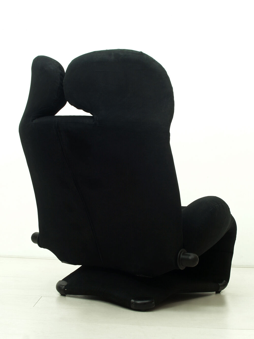 Italian Black Wink Lounge Chair With Mickey Mouse Ears by Toshiyuki Kita for Cassina, 1980s