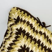 Coussin en crochet vintage années 70