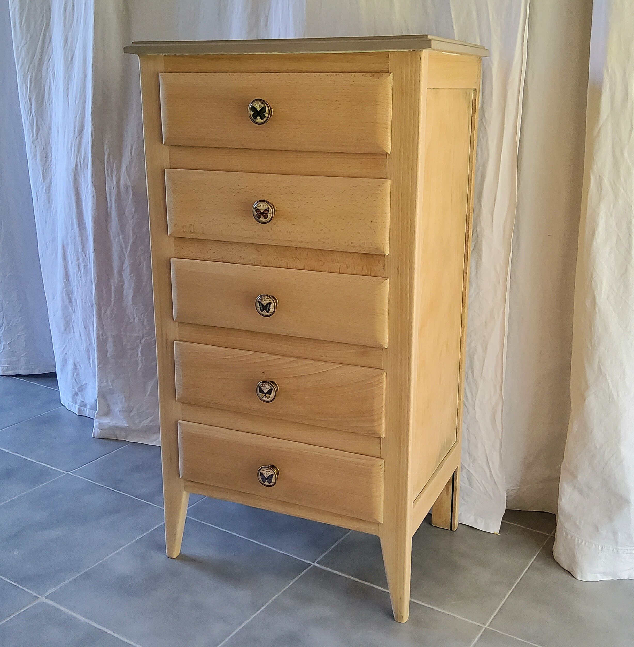 Chest of drawers