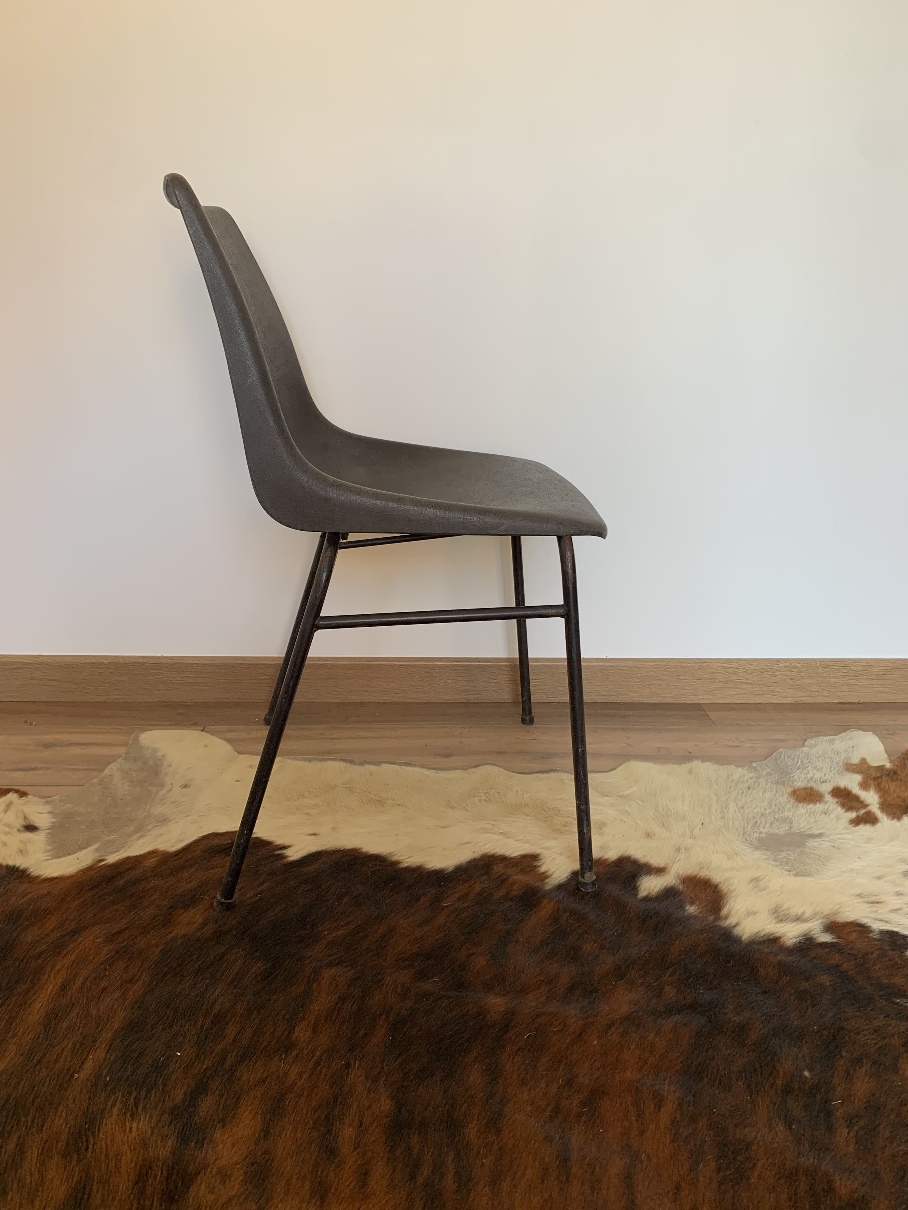 Chaise coque plastique marque Sitting