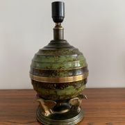 Art Deco table lamp in patinated bronze with eagles holding a globe, France 1940.