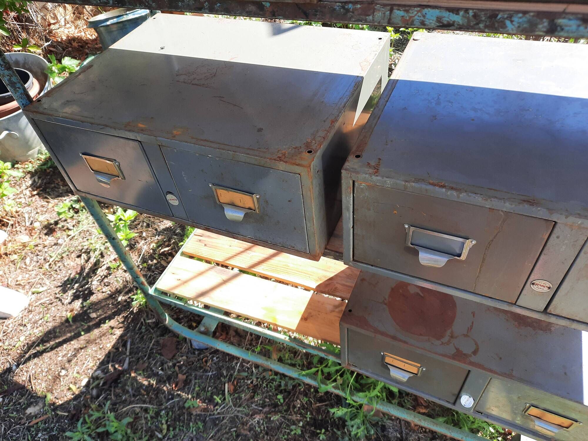 Roneo industrial drawer units