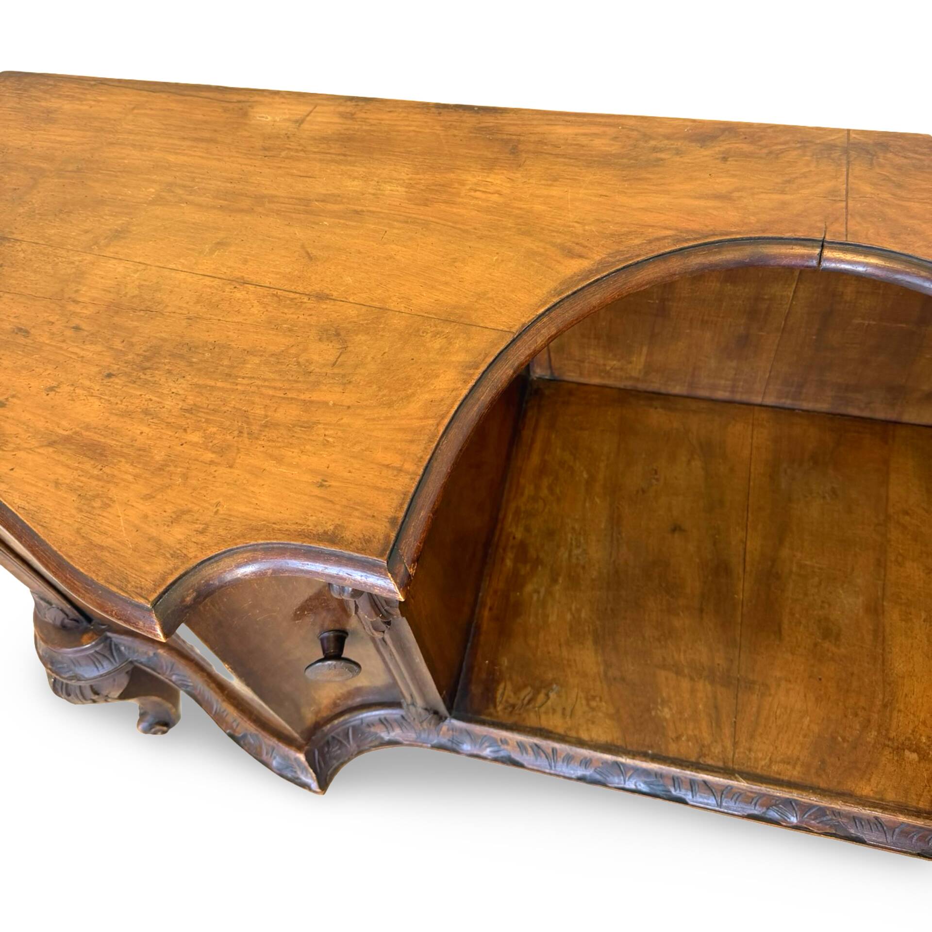 Italian console/petinus from the 1930s.