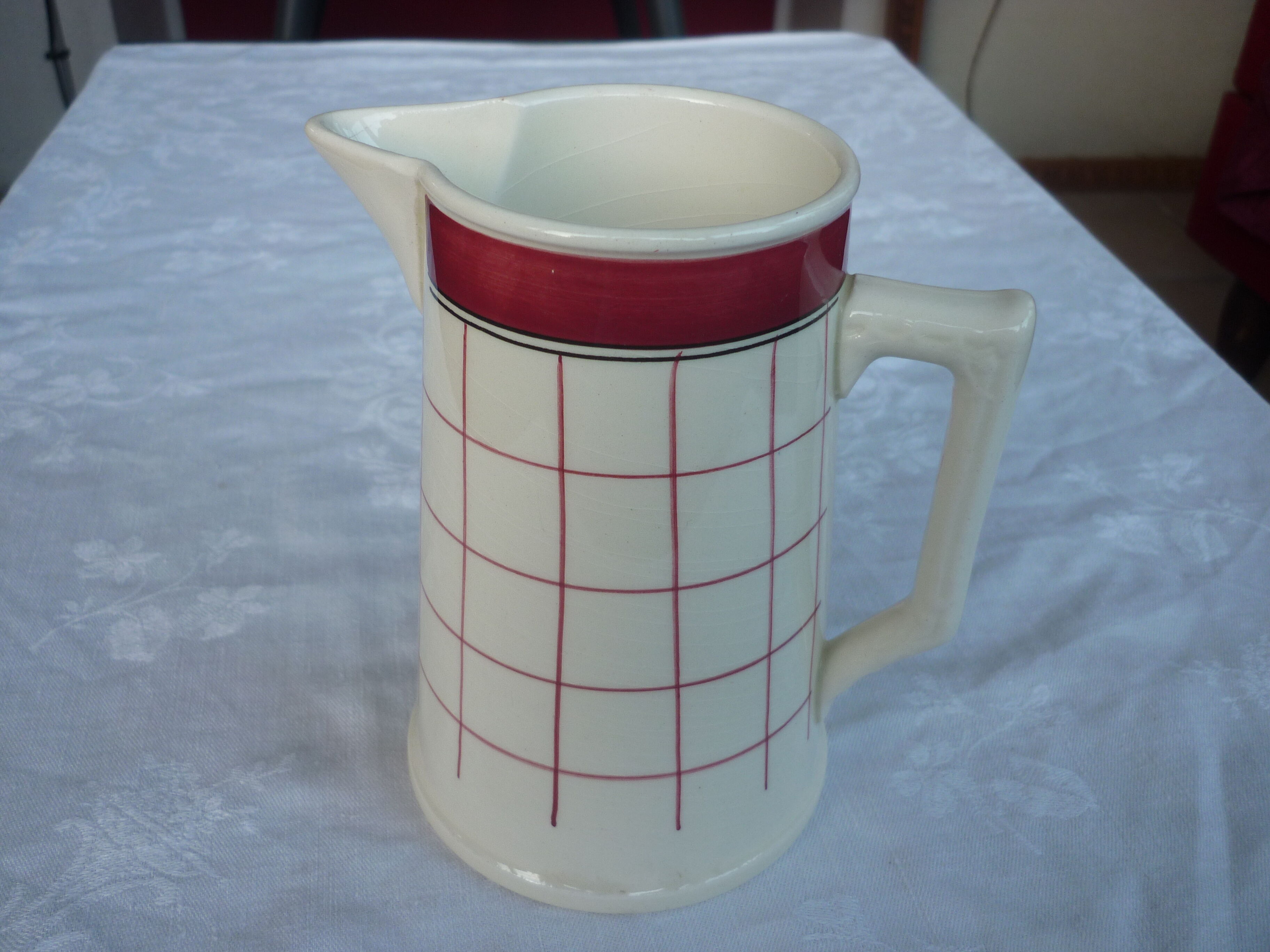 Pichet pot a lait faience de Gien carreaux
