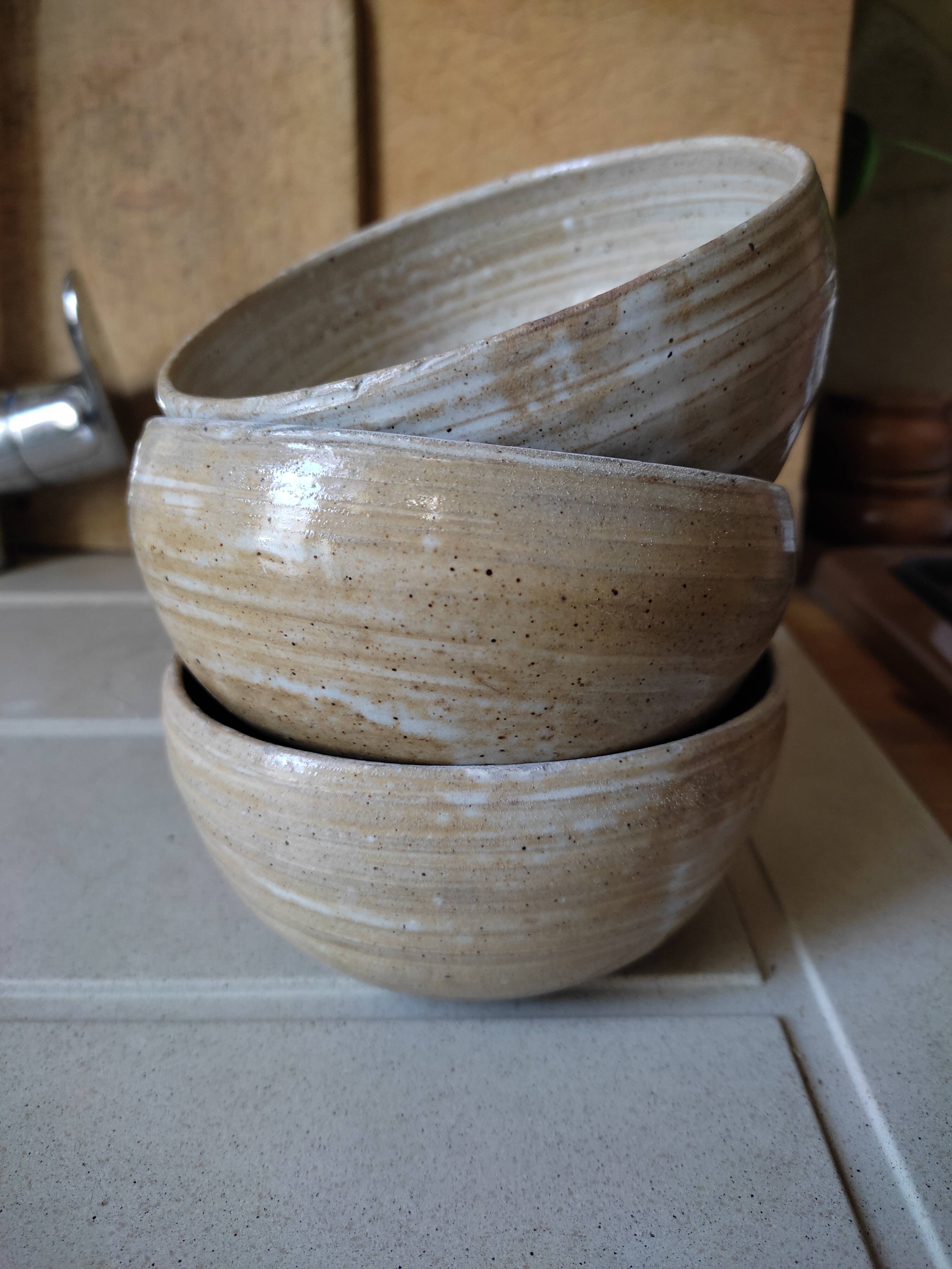 Set of 3 bowls in artisanal sandstone
