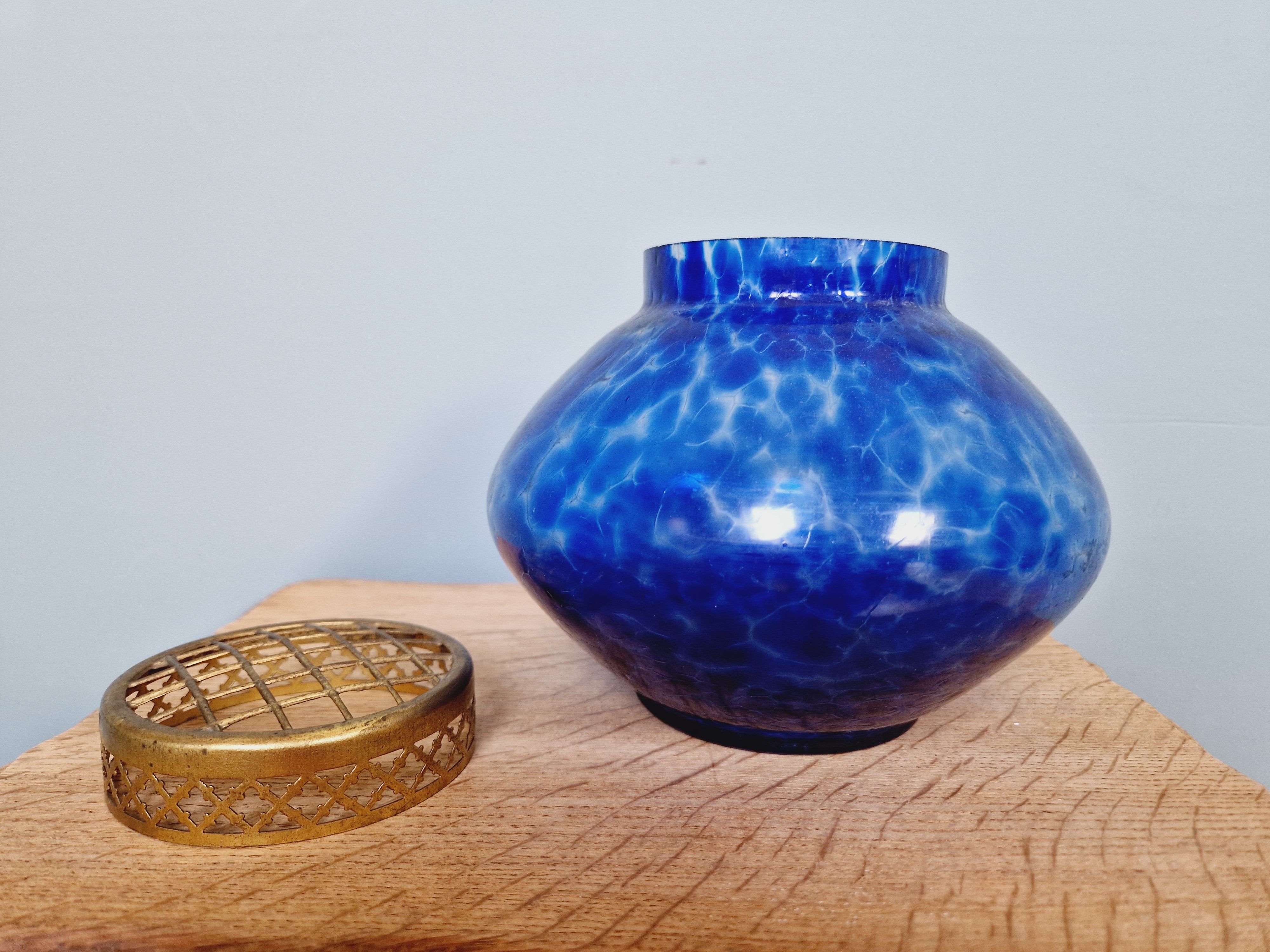 Vase Pique-fleurs Art Déco en verre moucheté bleu