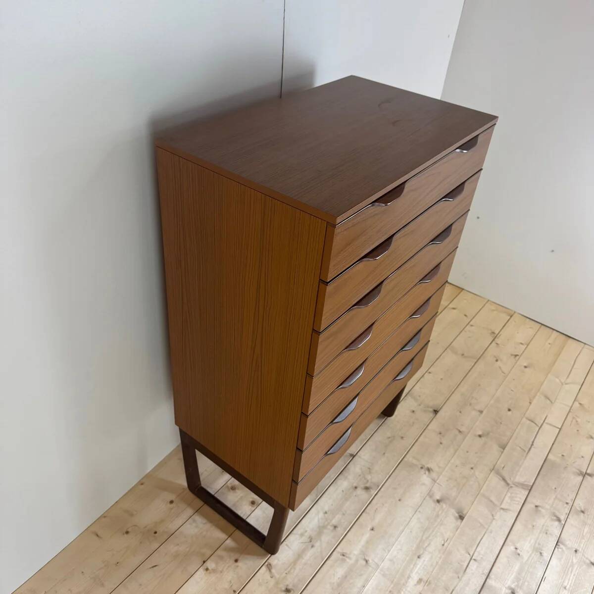 Commode mi-siècle, Royaume-Uni, années 60
