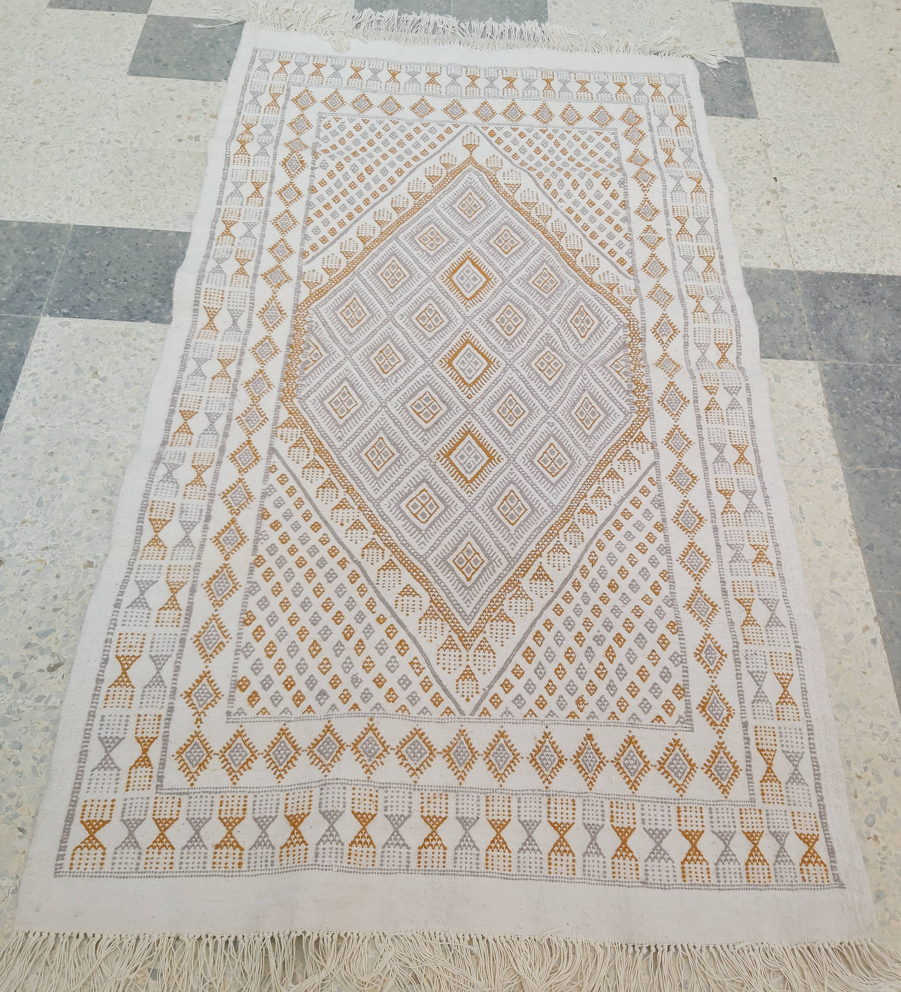 Traditional hand-woven carpet in pure wool 114x200cm