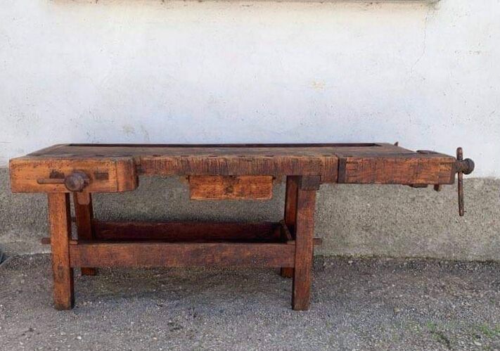 Old carpenter's workbench in solid wood late nineteenth century