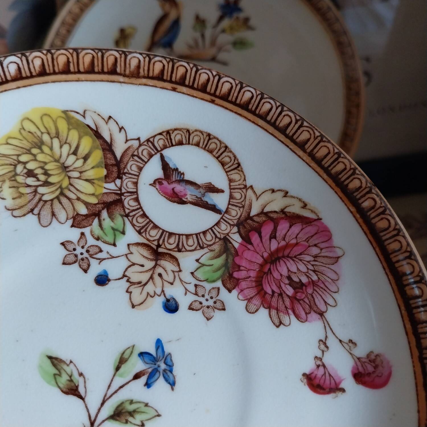 Soucoupe décor polychrome art nouveau
