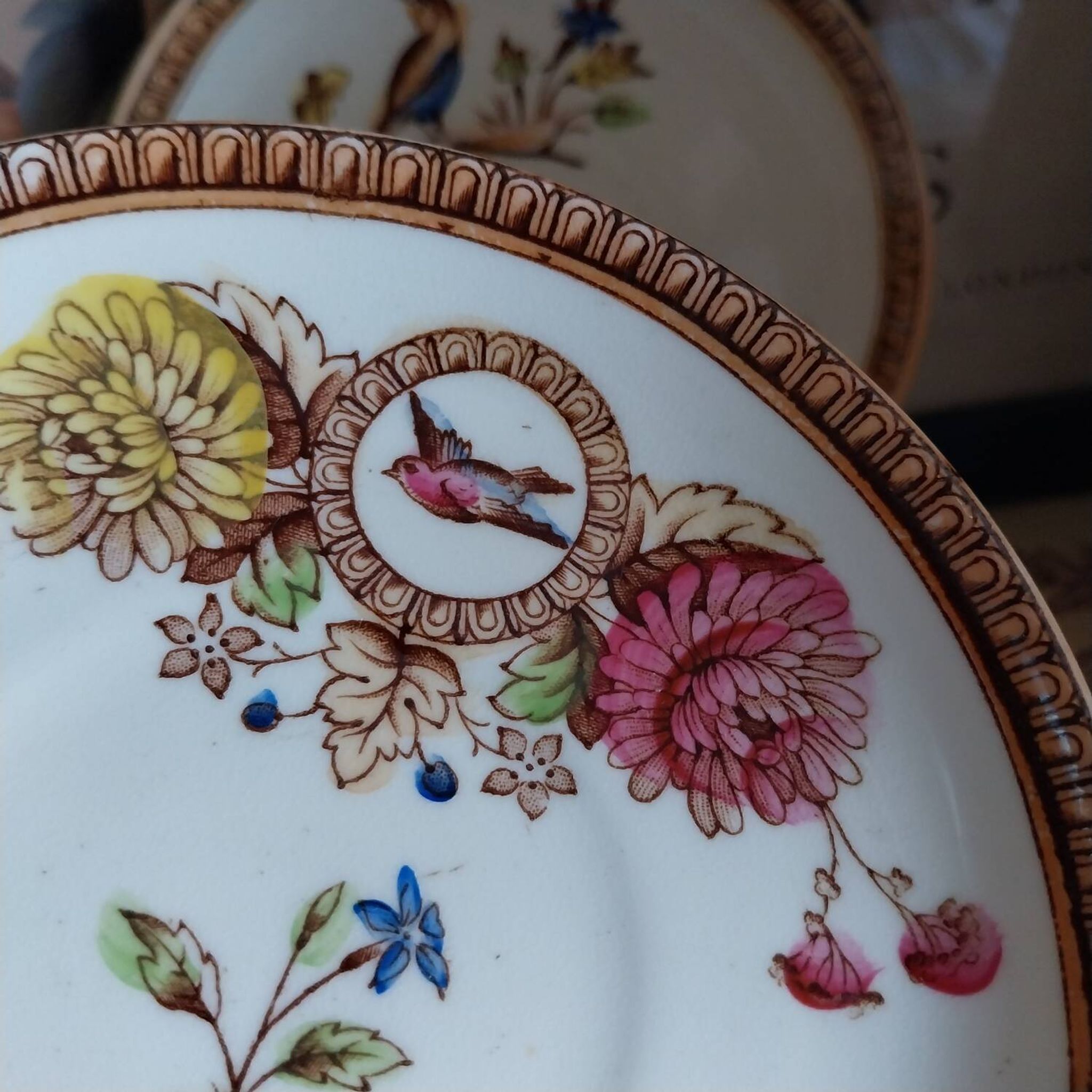 Soucoupe décor polychrome art nouveau