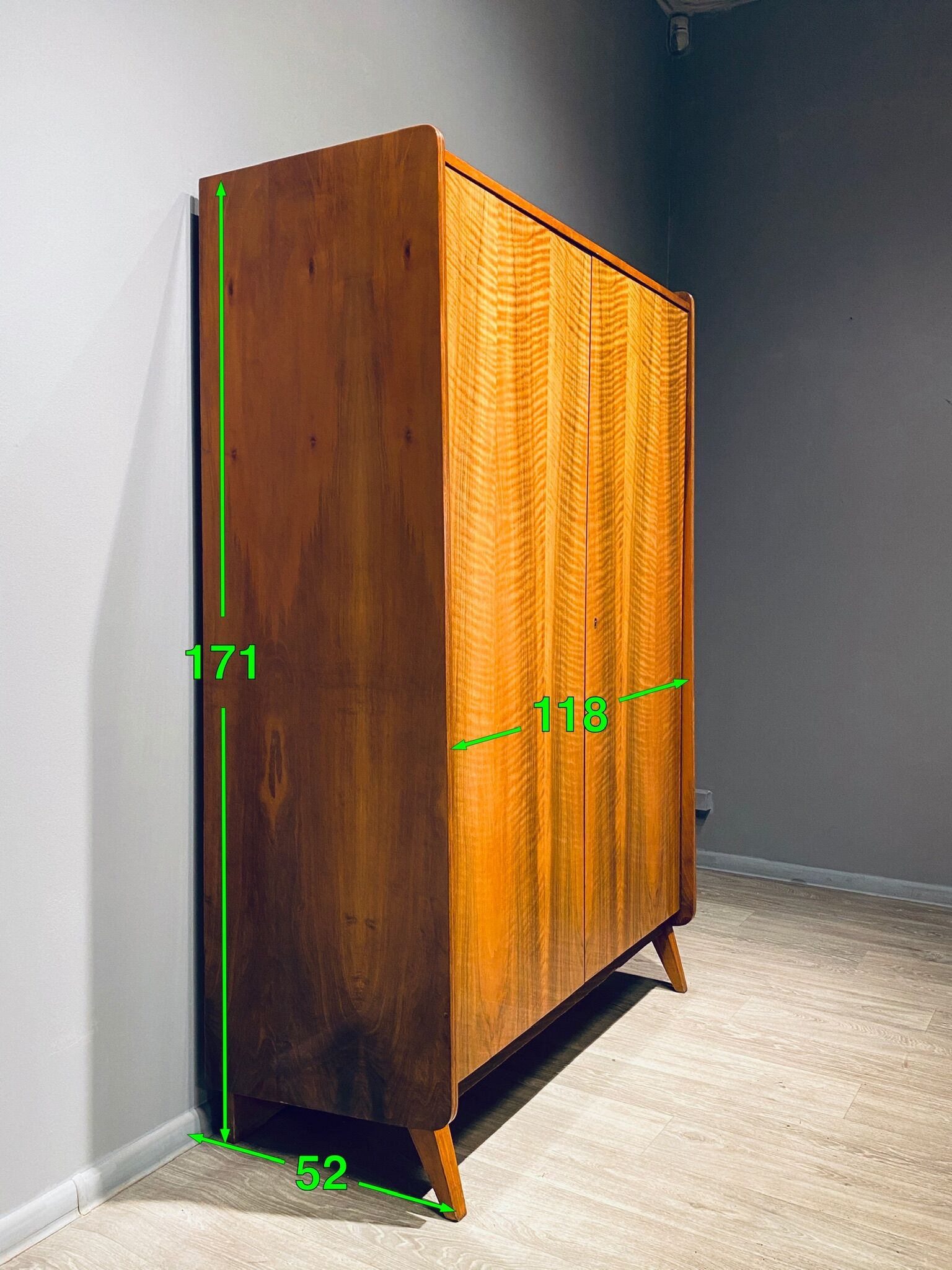 Armoire deux portes Bernie Tatra vintage 60