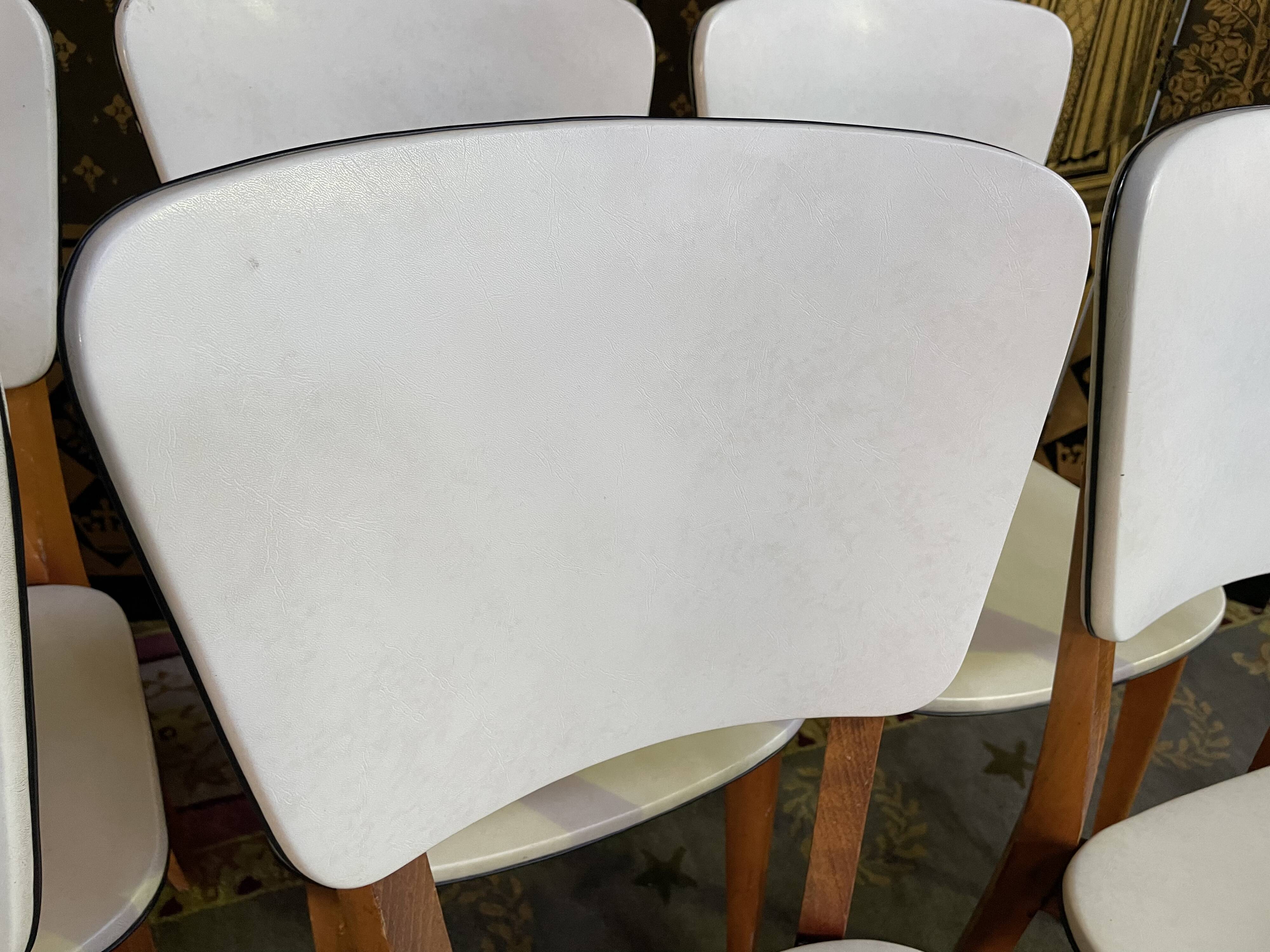 Suite of 6 vintage chairs in white Skaï