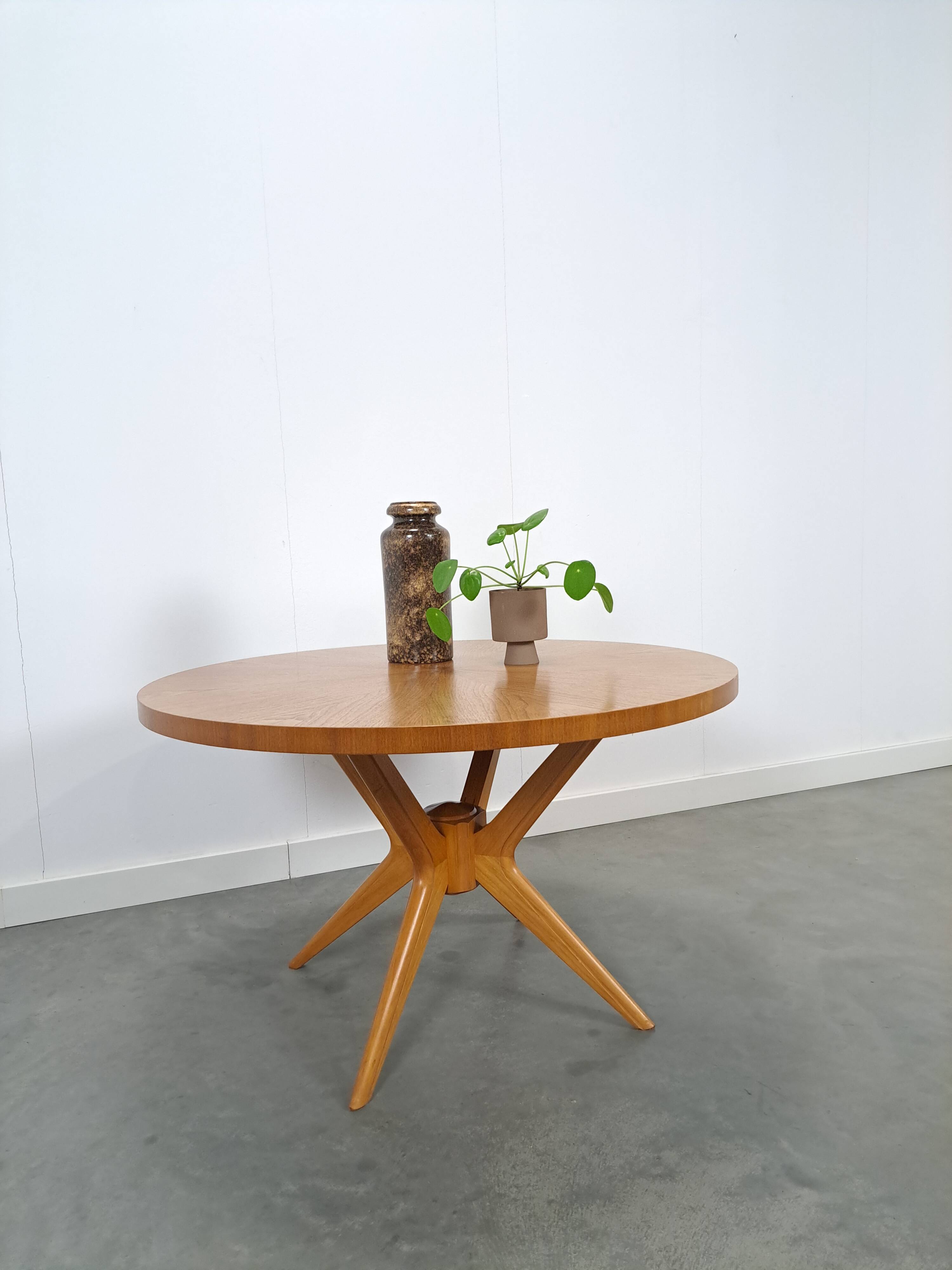 Table basse ronde avec pieds en bois Ilse Möbel