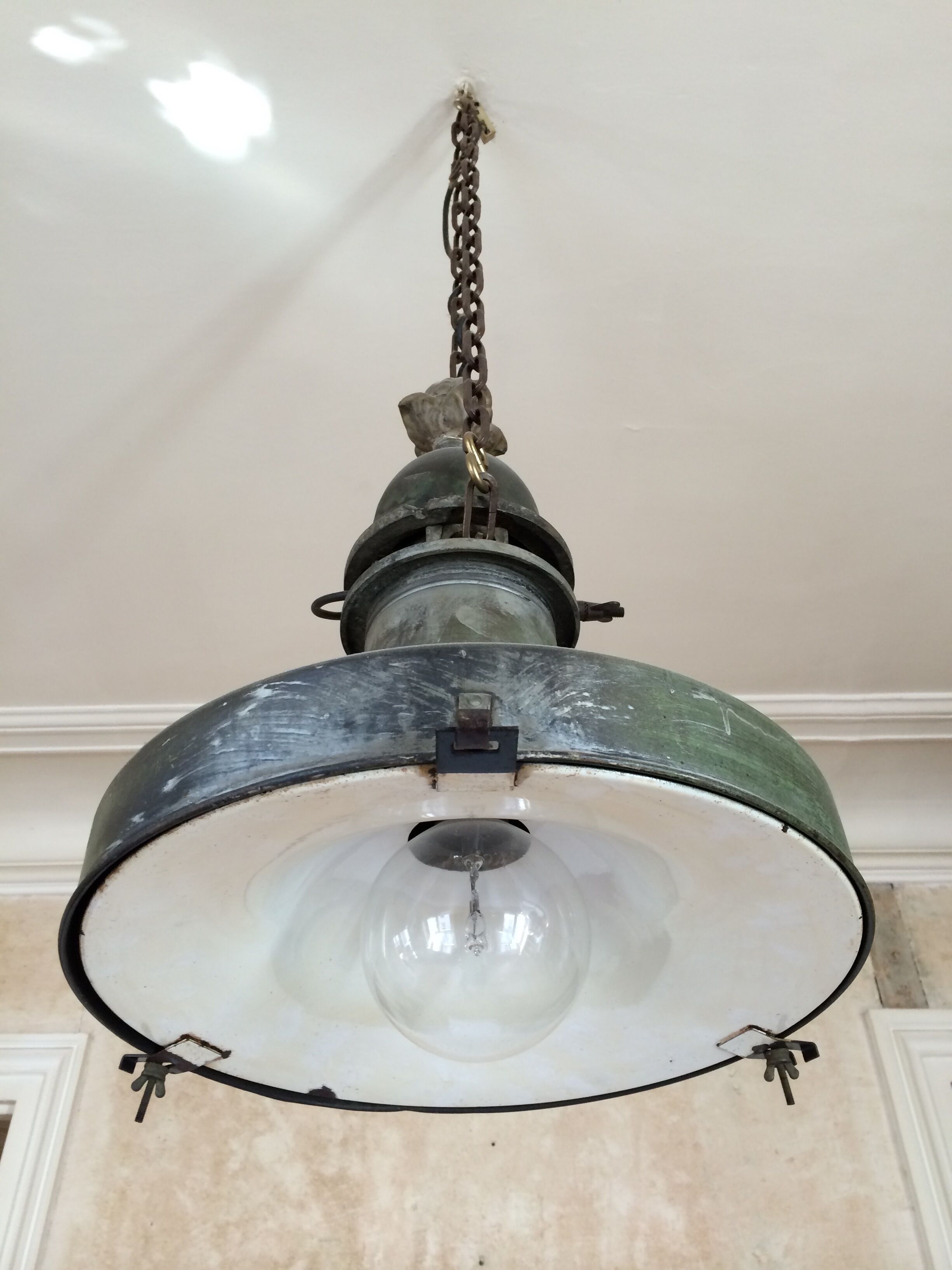 Zinc and ceramic suspension