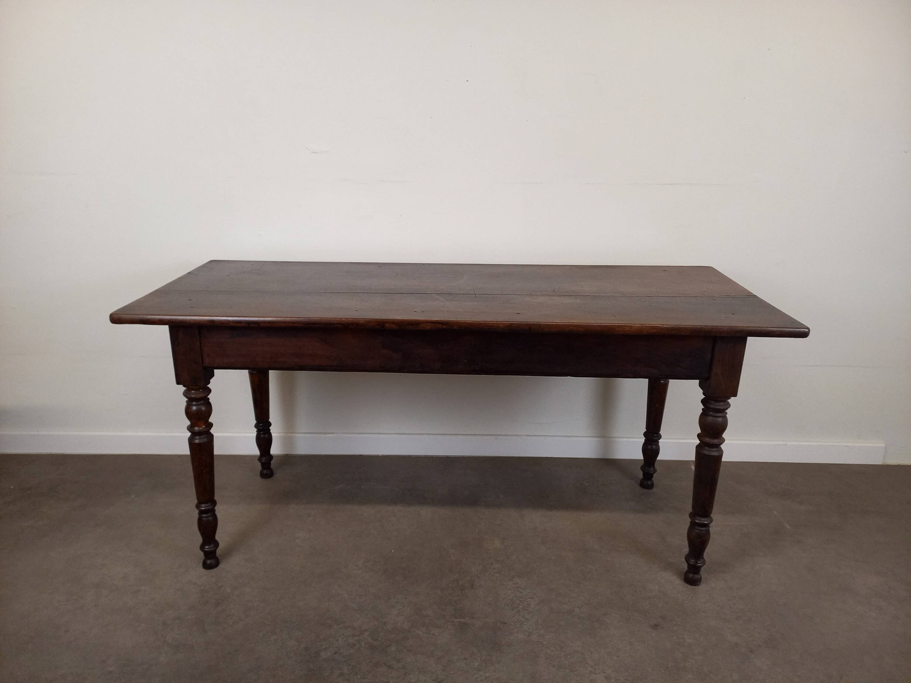 Table de ferme en noyer