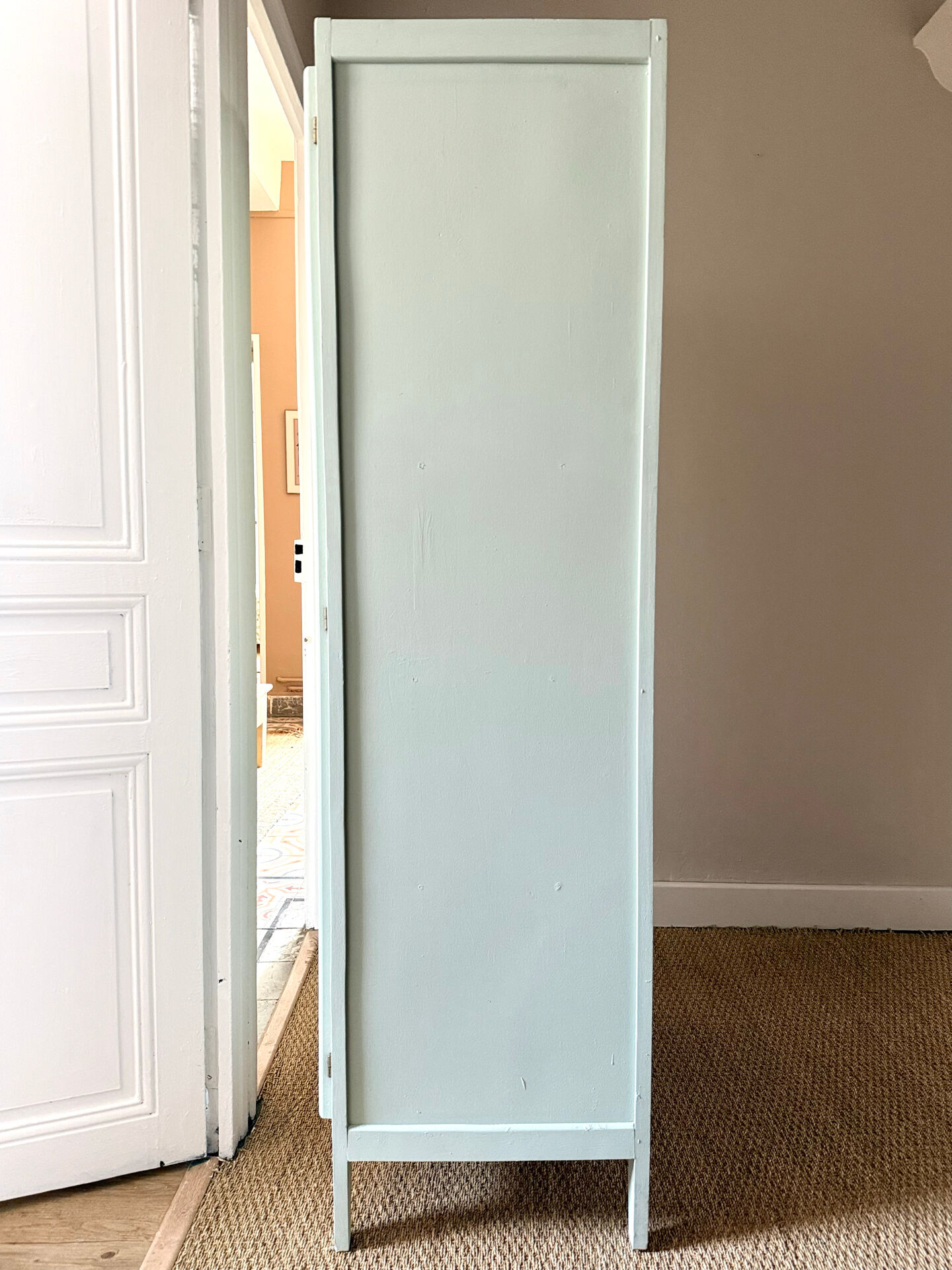 Parisian wardrobe bonnetière