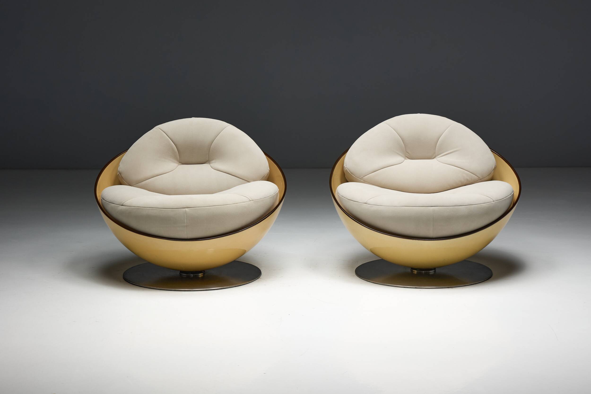 Esfera lounge chairs by Ricardo Fasanello, Brazil, late 1960s